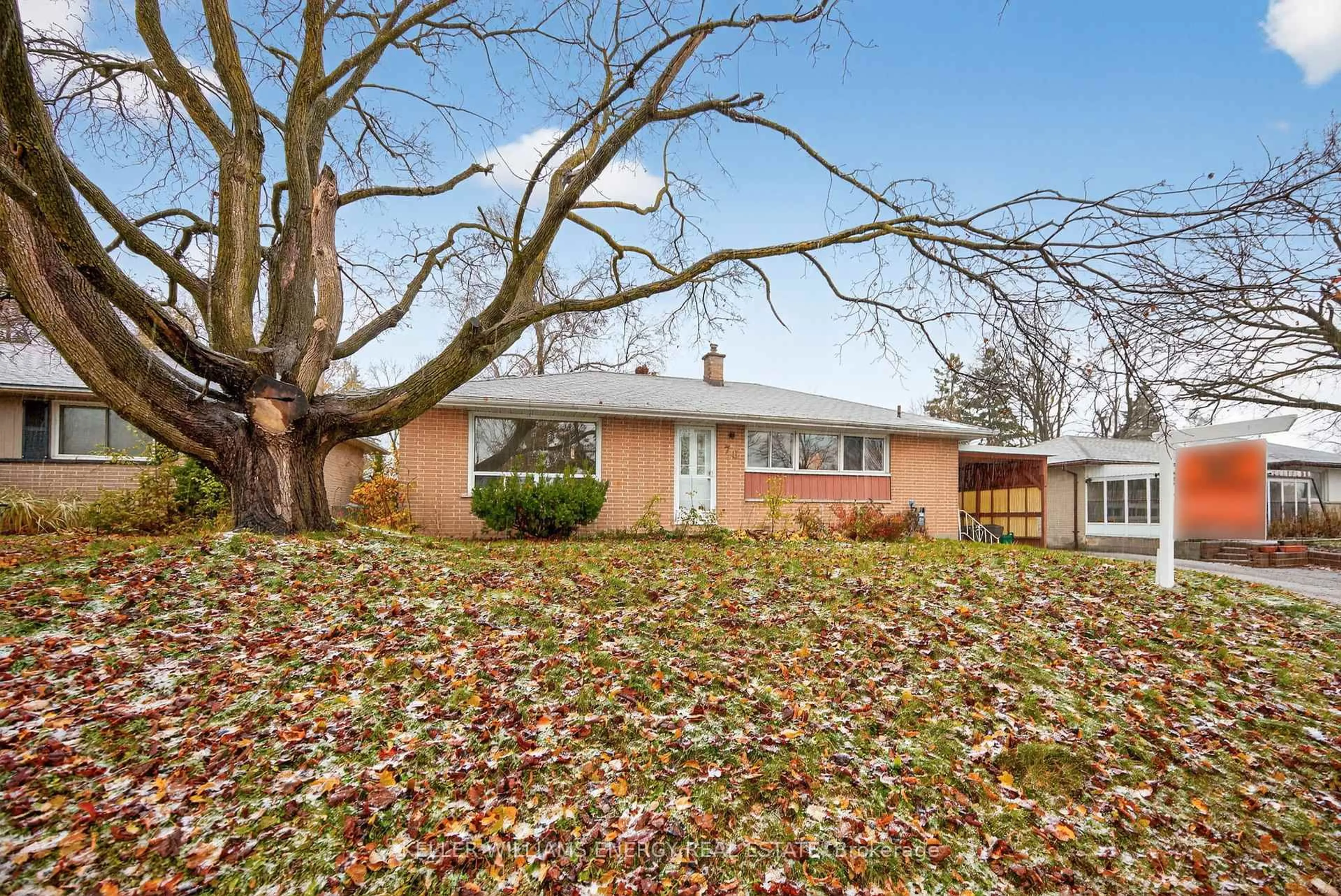 Home with brick exterior material, street for 76 Rose St, Barrie Ontario L4M 2T2