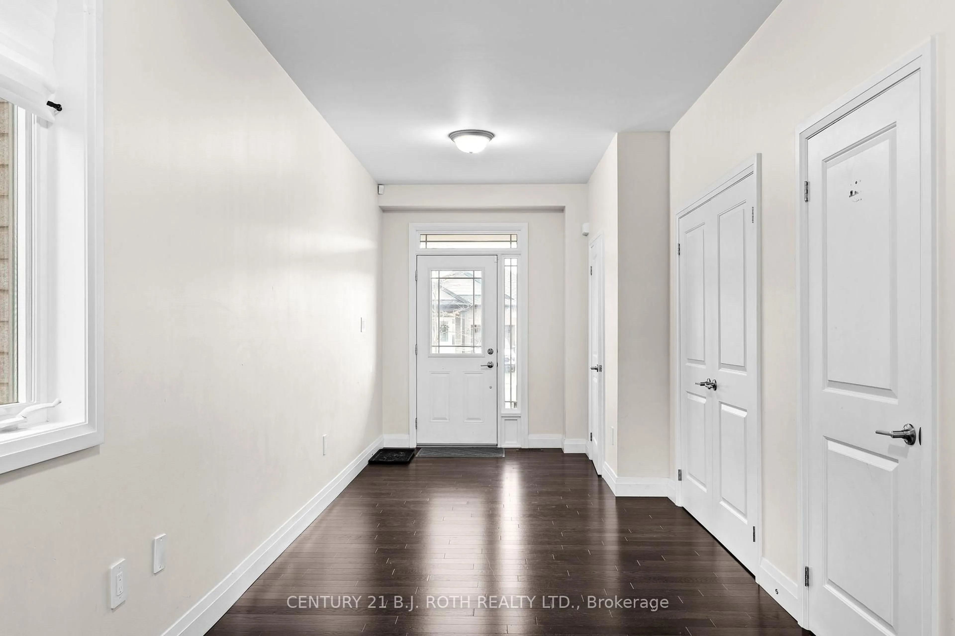 Indoor entryway for 137 RITCHIE Cres, Springwater Ontario L0L 1P0