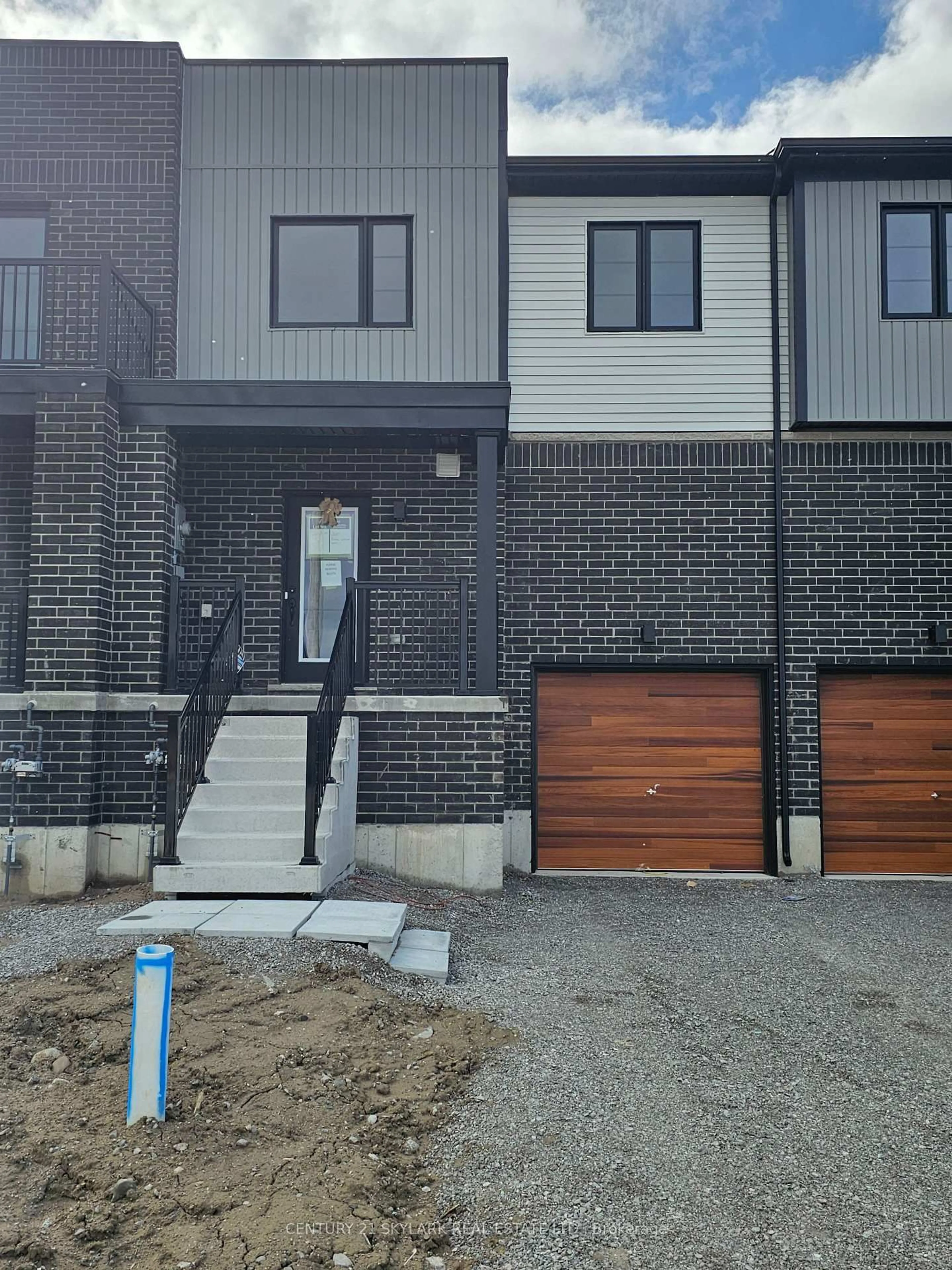 Home with brick exterior material, street for 218 Prince William Way, Barrie Ontario L9J 0V1