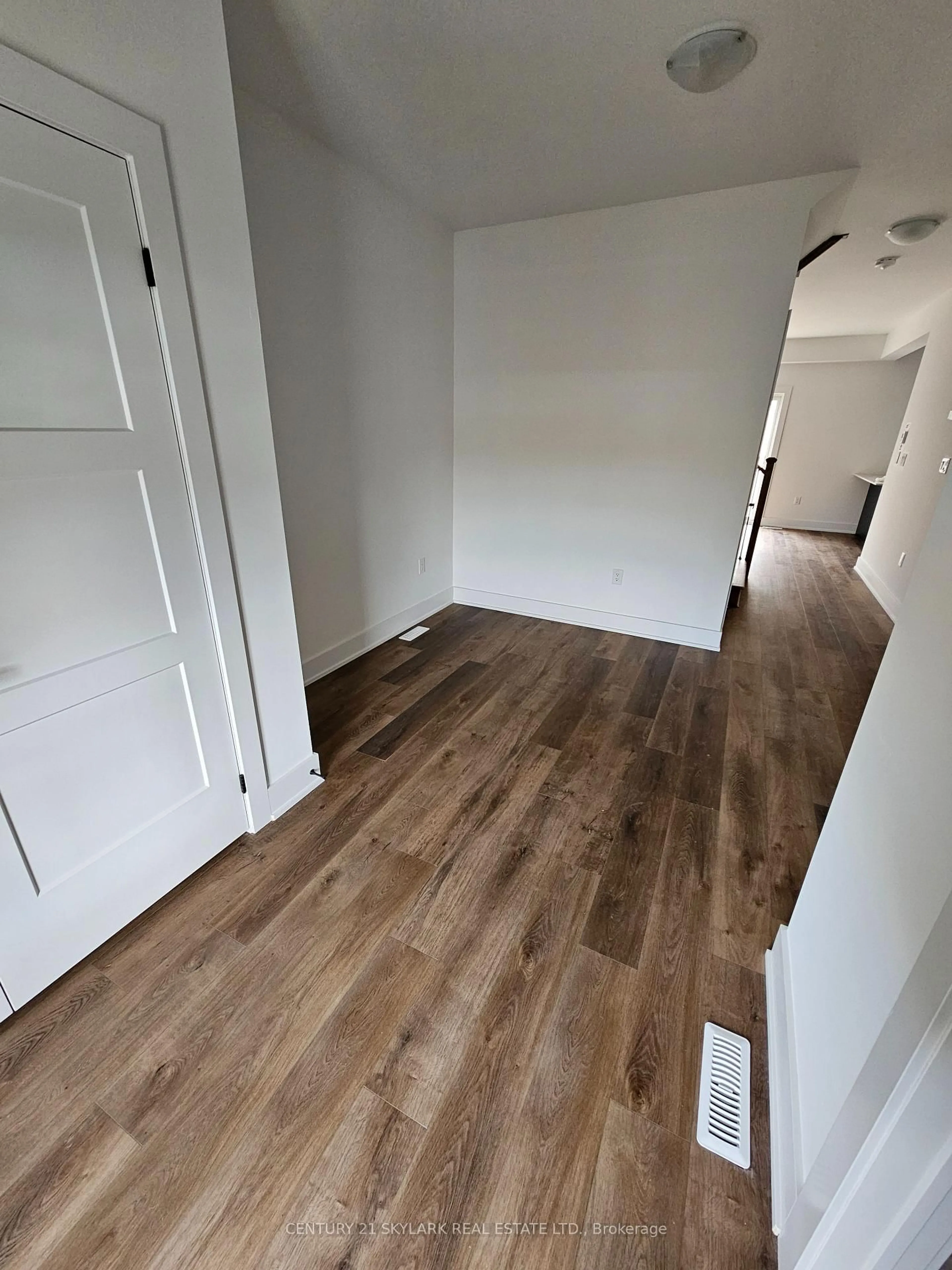 A pic of a room for 218 Prince William Way, Barrie Ontario L9J 0V1