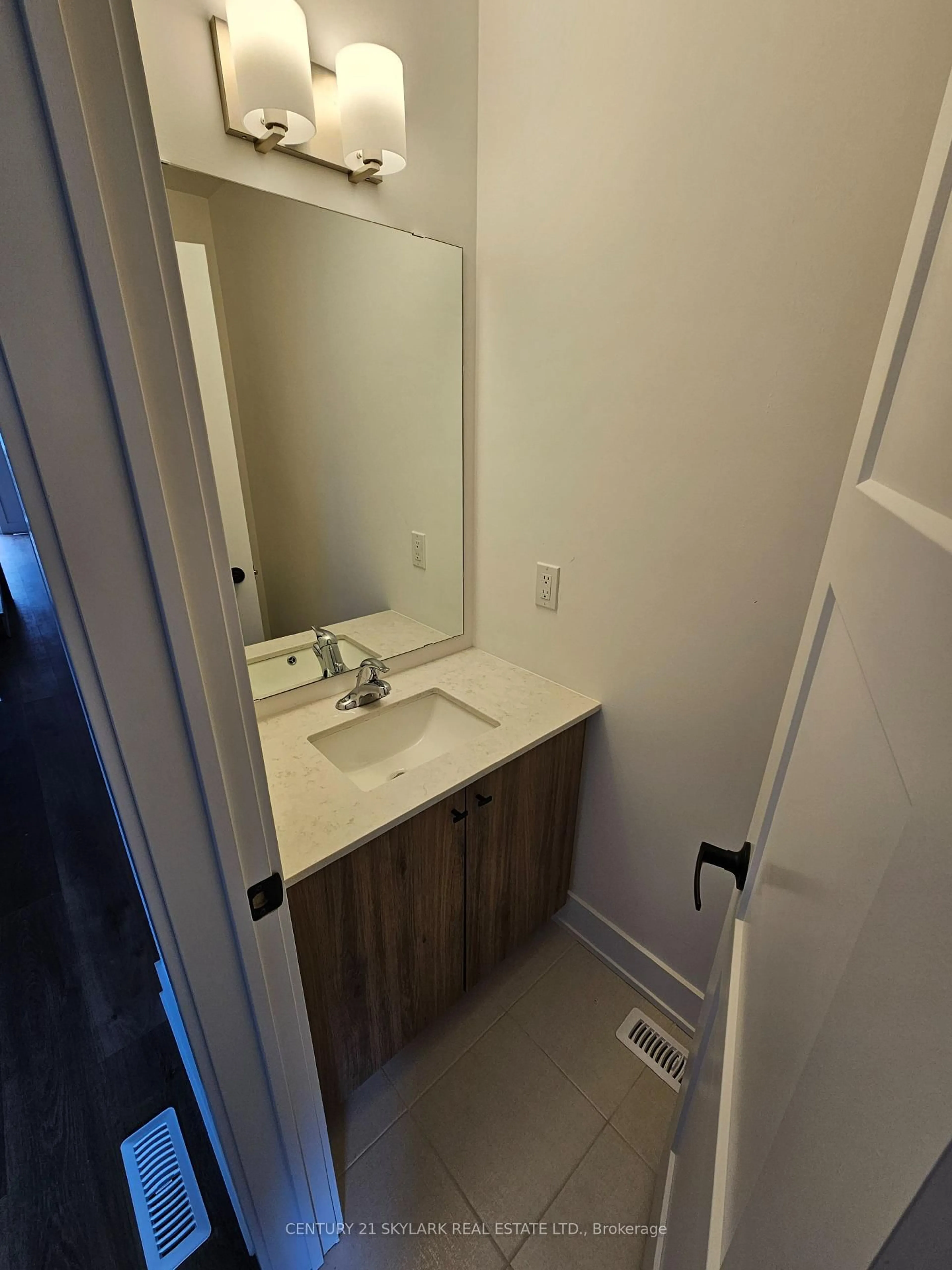 A pic of a room for 218 Prince William Way, Barrie Ontario L9J 0V1