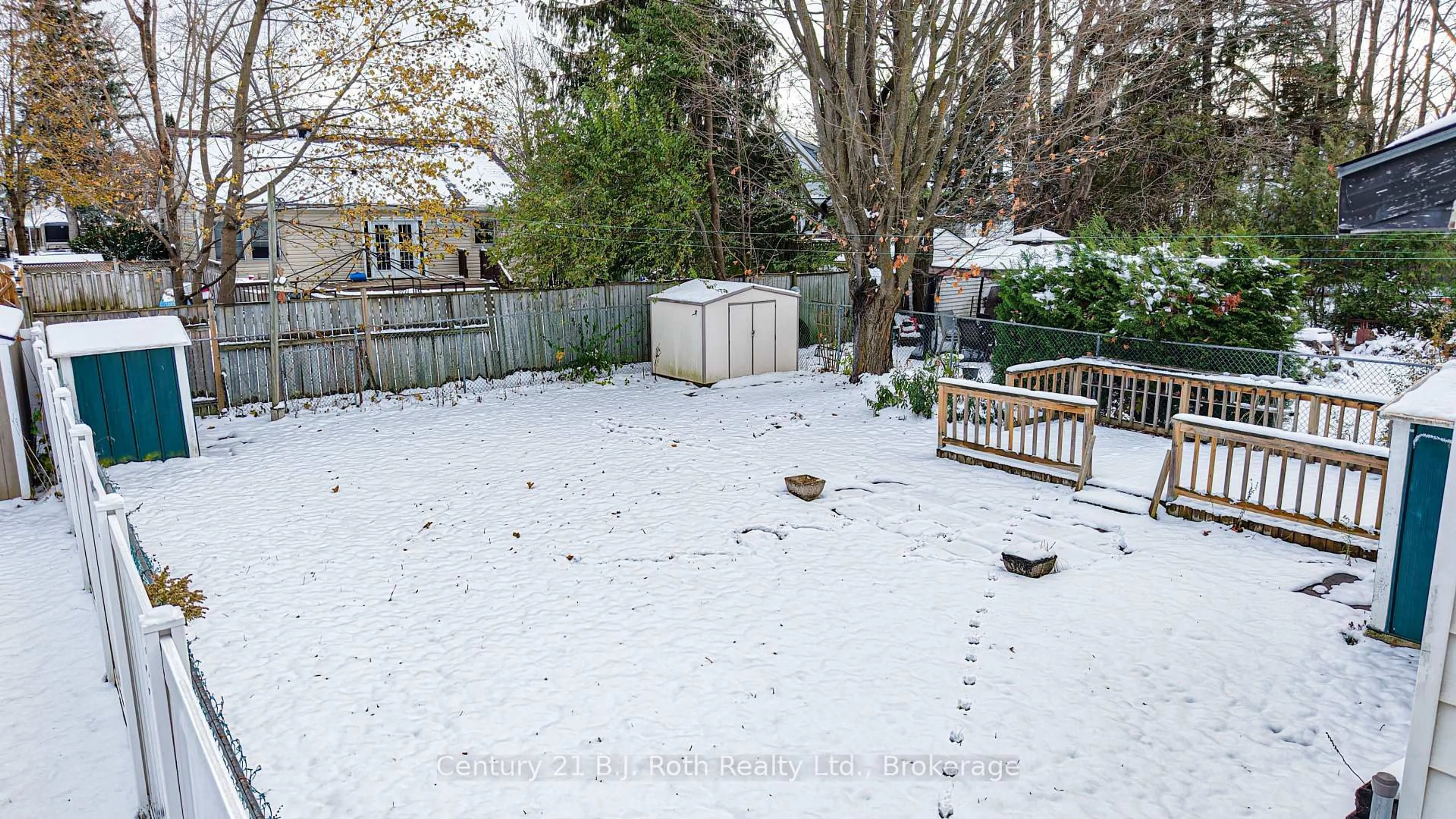 A pic from outside/outdoor area/front of a property/back of a property/a pic from drone, street for 337 Colborne St, Orillia Ontario L3V 3A4