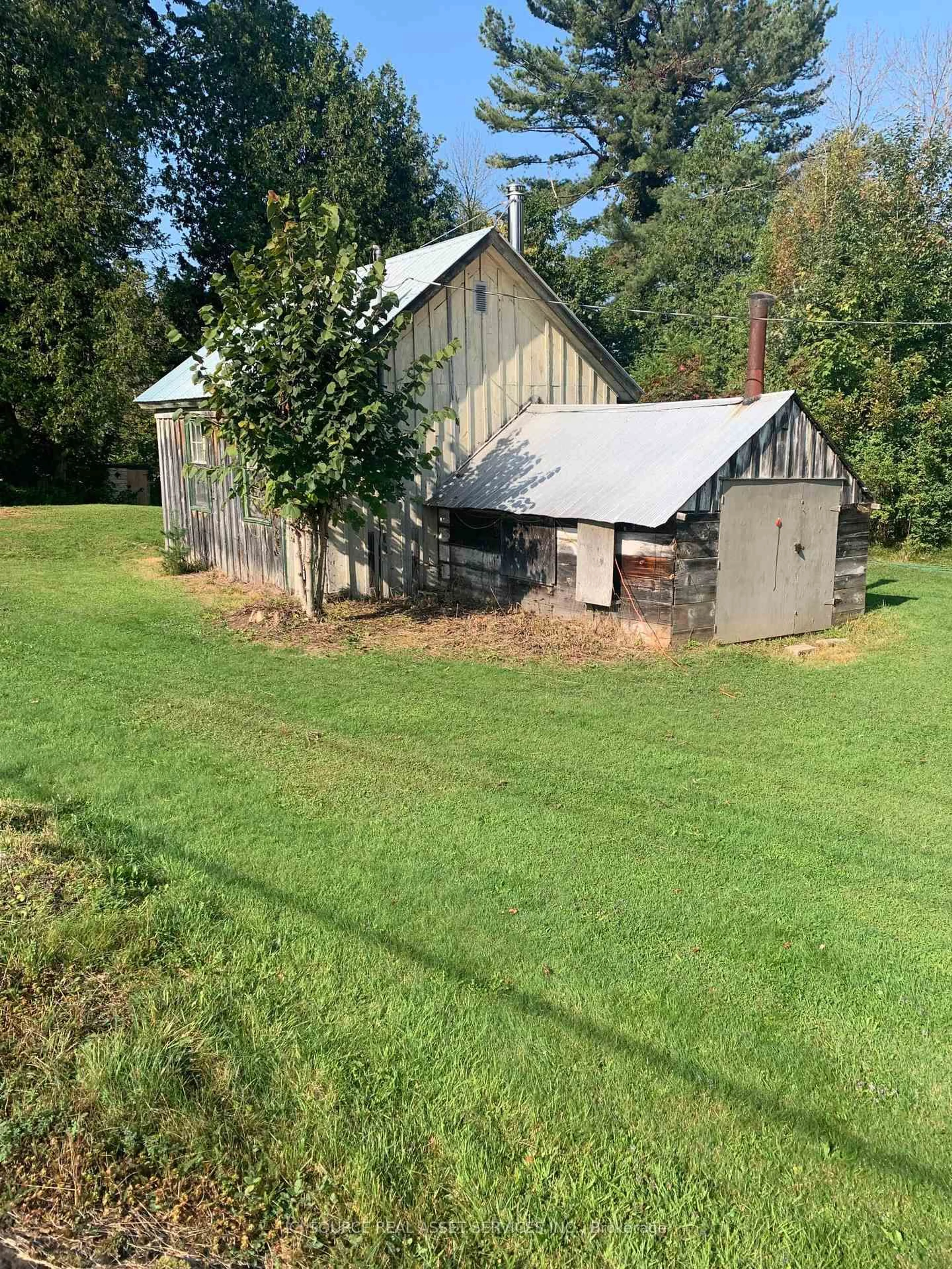 A pic from outside/outdoor area/front of a property/back of a property/a pic from drone, building for 3520 Bennett Ave, Severn Ontario P0E 1N0