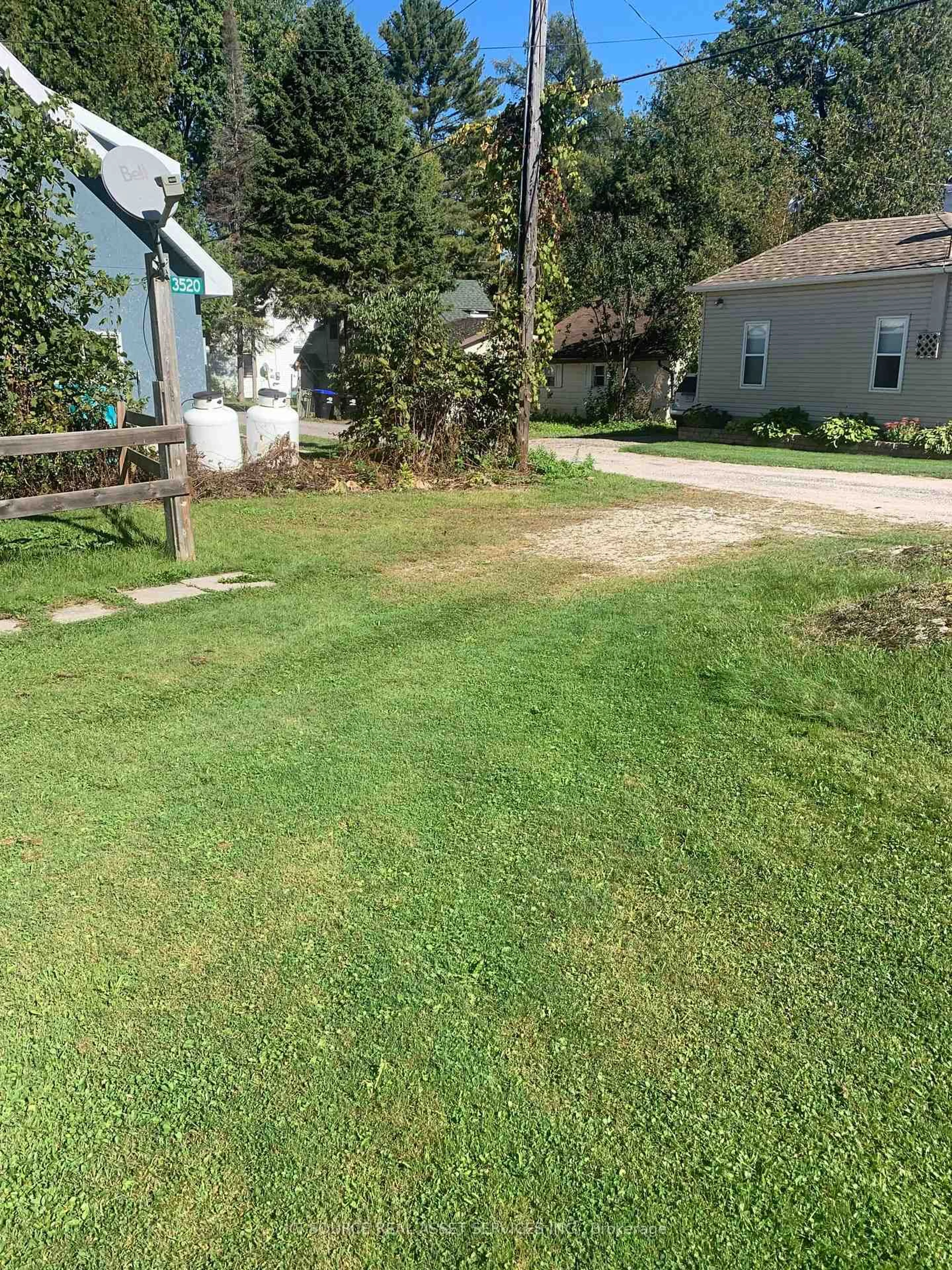 A pic from outside/outdoor area/front of a property/back of a property/a pic from drone, street for 3520 Bennett Ave, Severn Ontario P0E 1N0