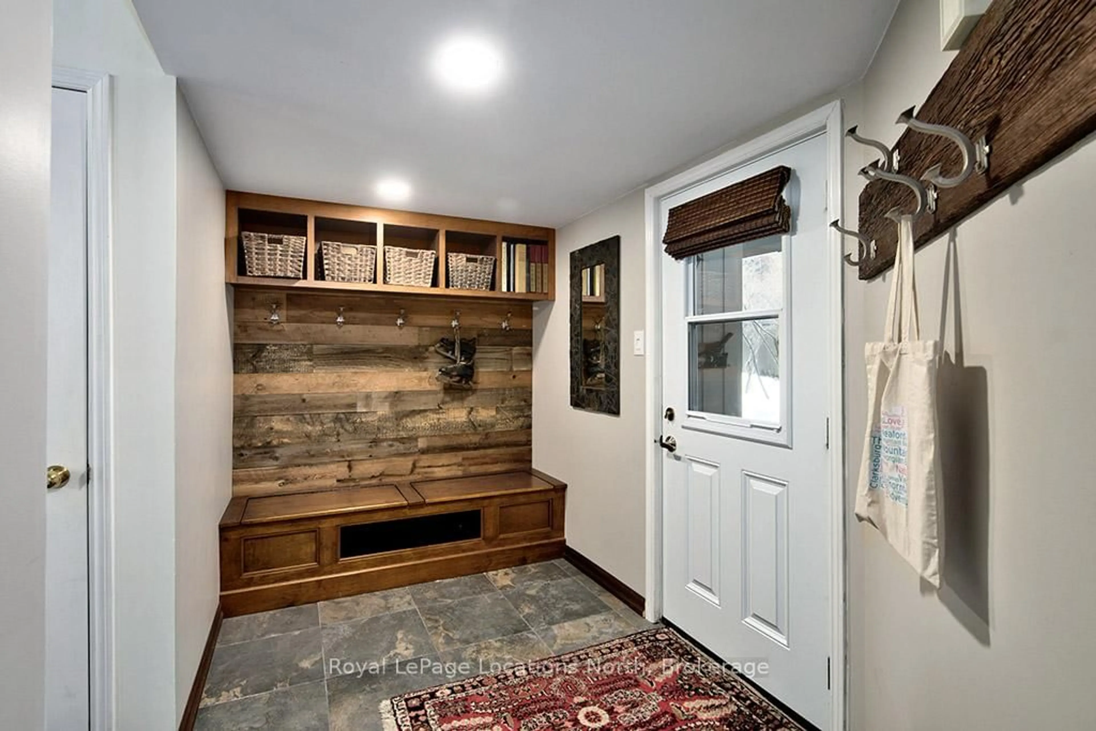 Indoor entryway for 365 Mariners Way, Collingwood Ontario L9Y 5C7