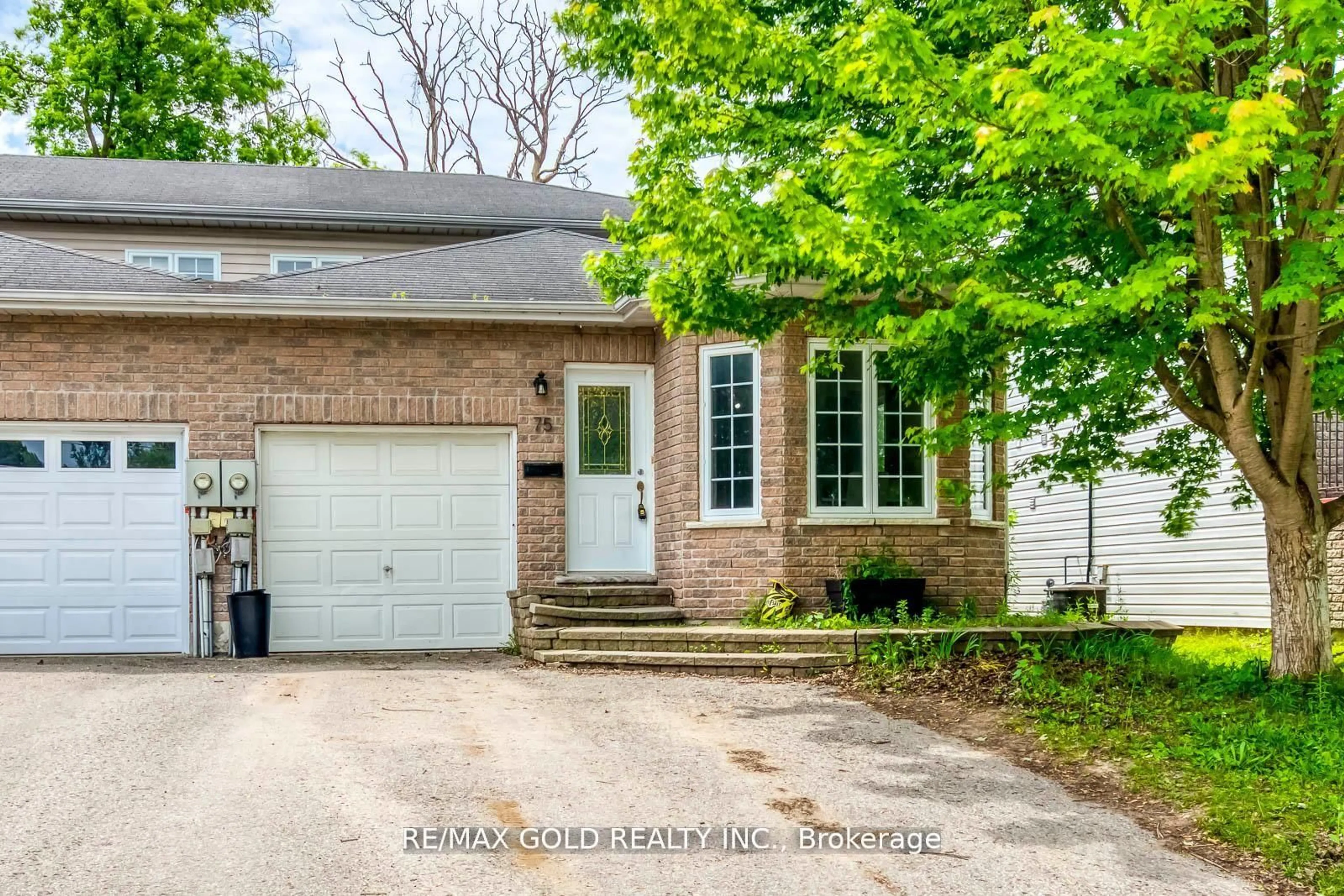 Home with brick exterior material, street for 75 Campbell Ave, Barrie Ontario L4N 2T2