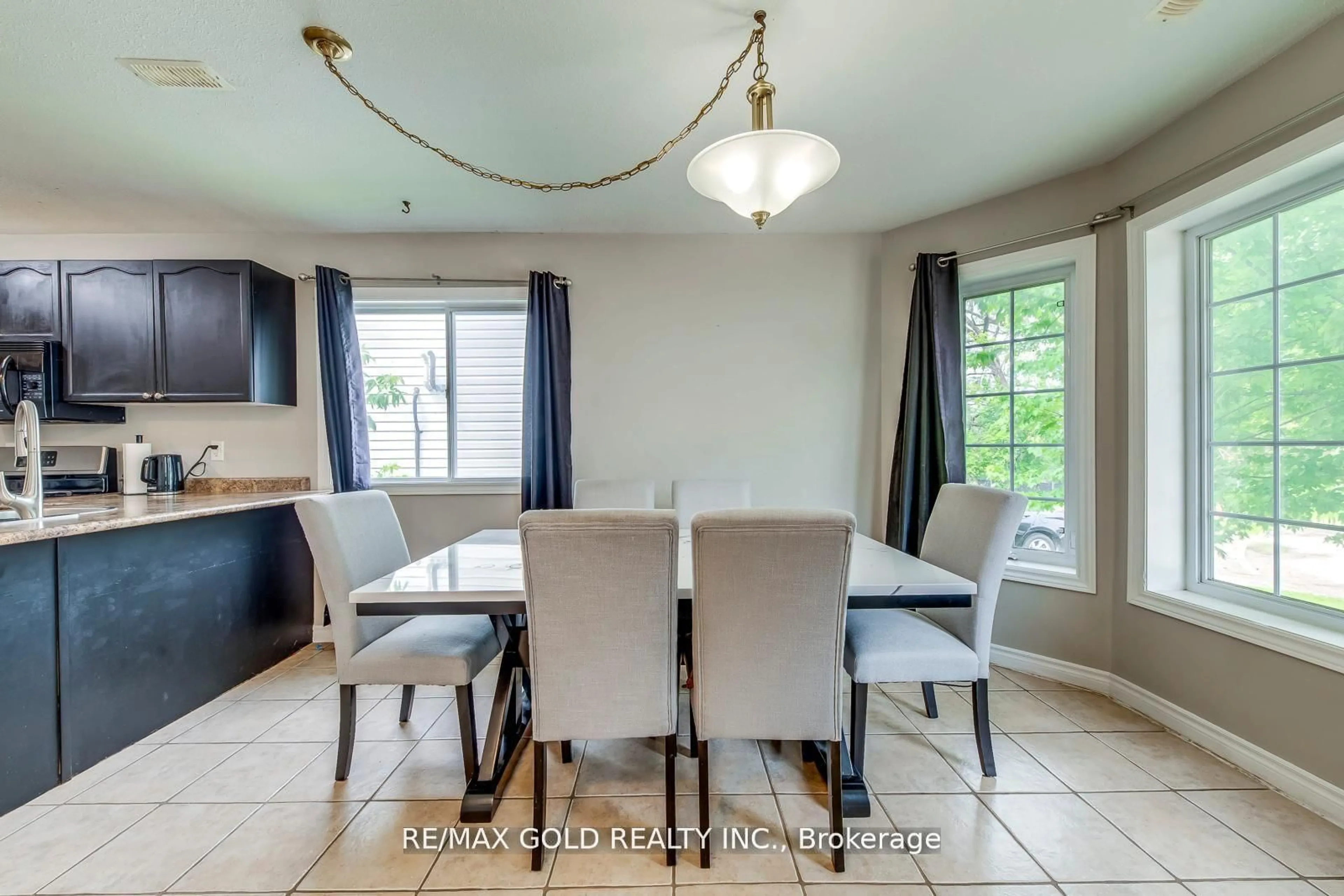 Dining room, ceramic/tile floor for 75 Campbell Ave, Barrie Ontario L4N 2T2