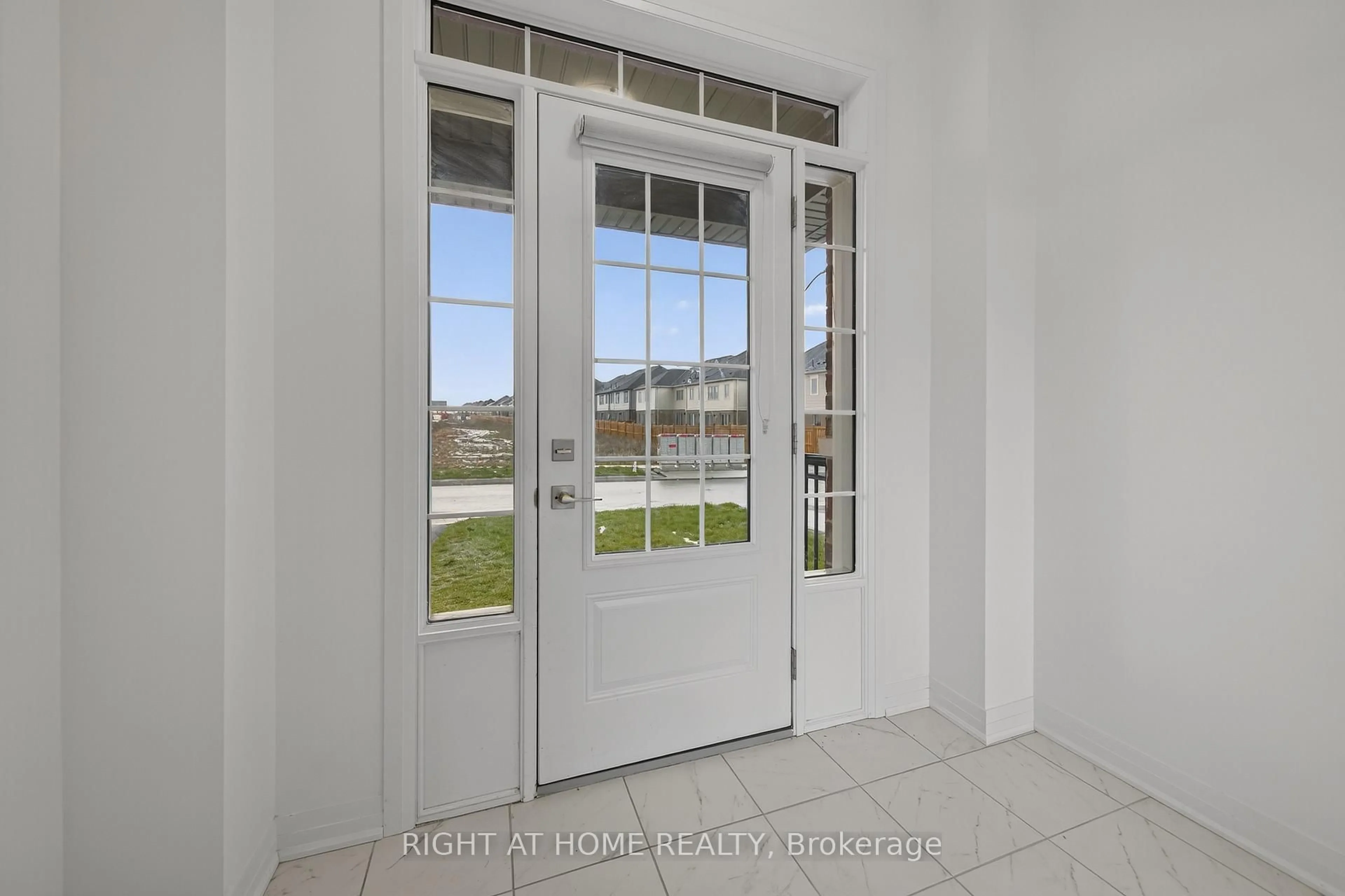 Indoor entryway for 86 West Oak Tr, Barrie Ontario L9J 0K8