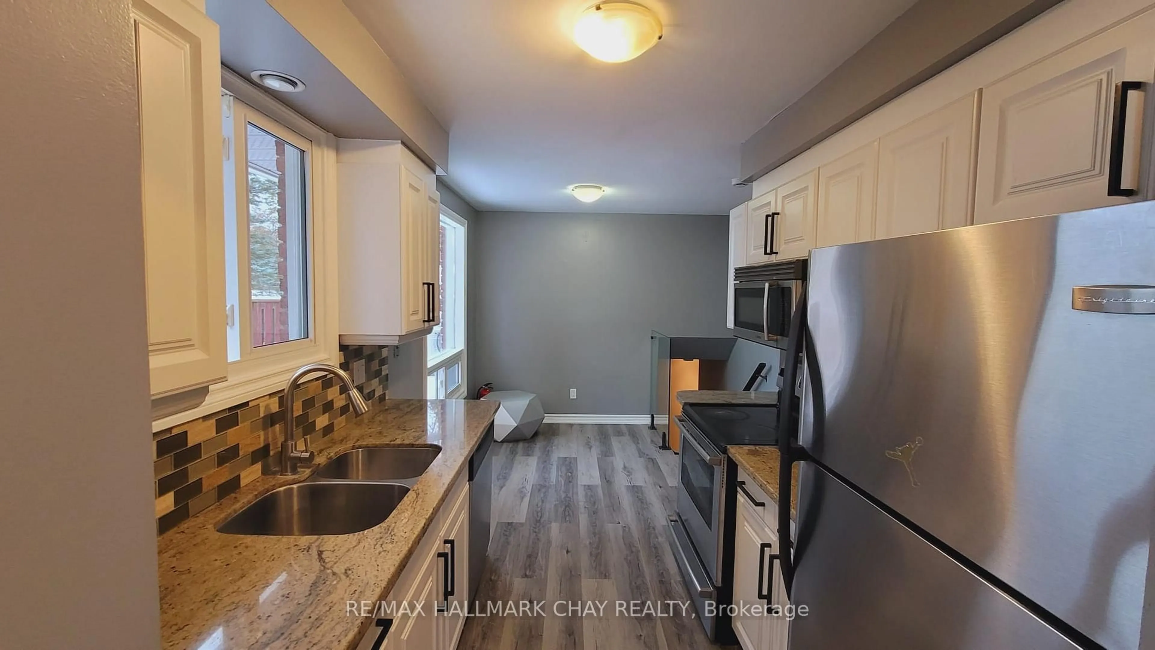 Unknown for 39 Bernick Dr, Barrie Ontario L4M 5C1