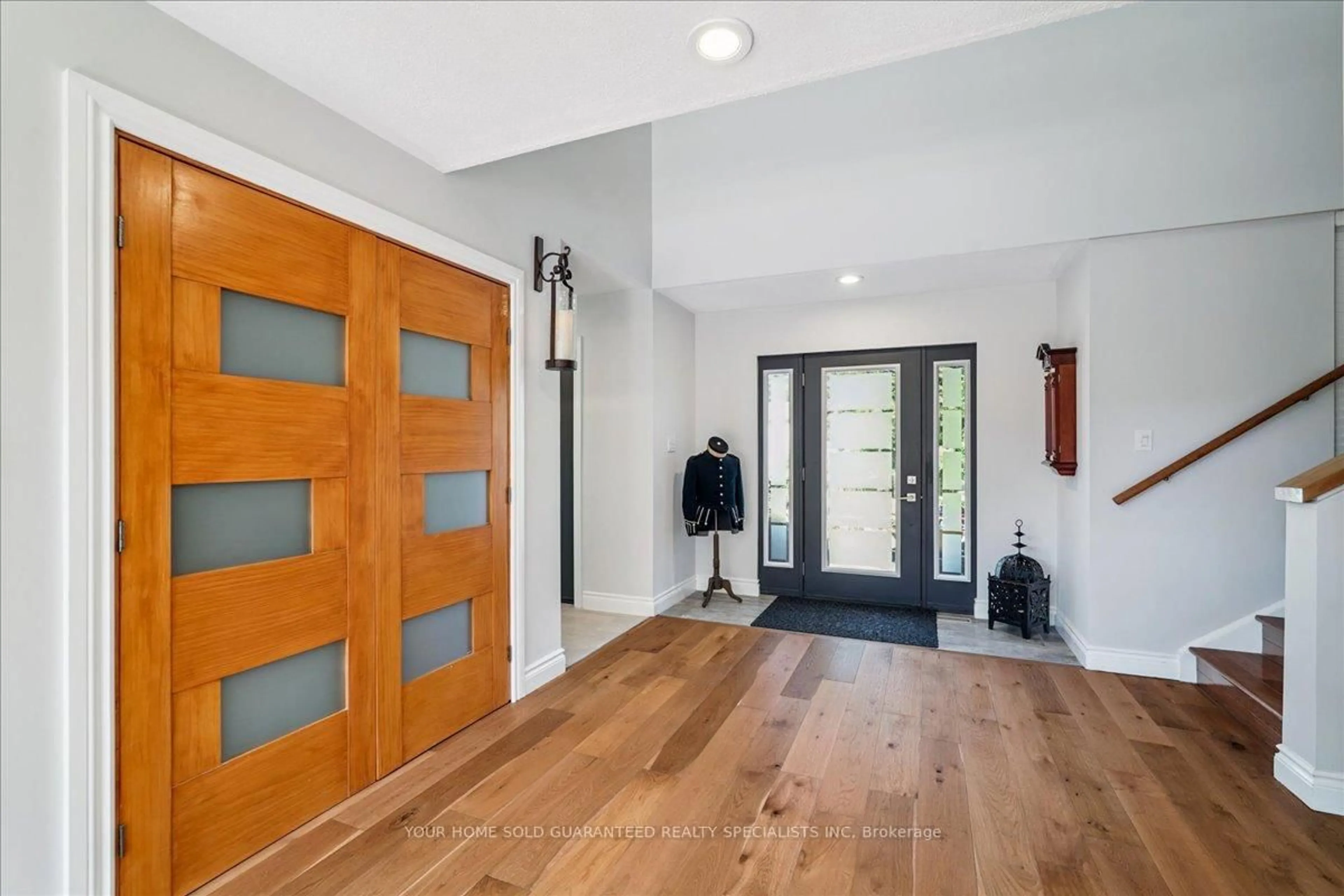 Indoor entryway for 17 Highland Dr, Oro-Medonte Ontario L0L 2L0