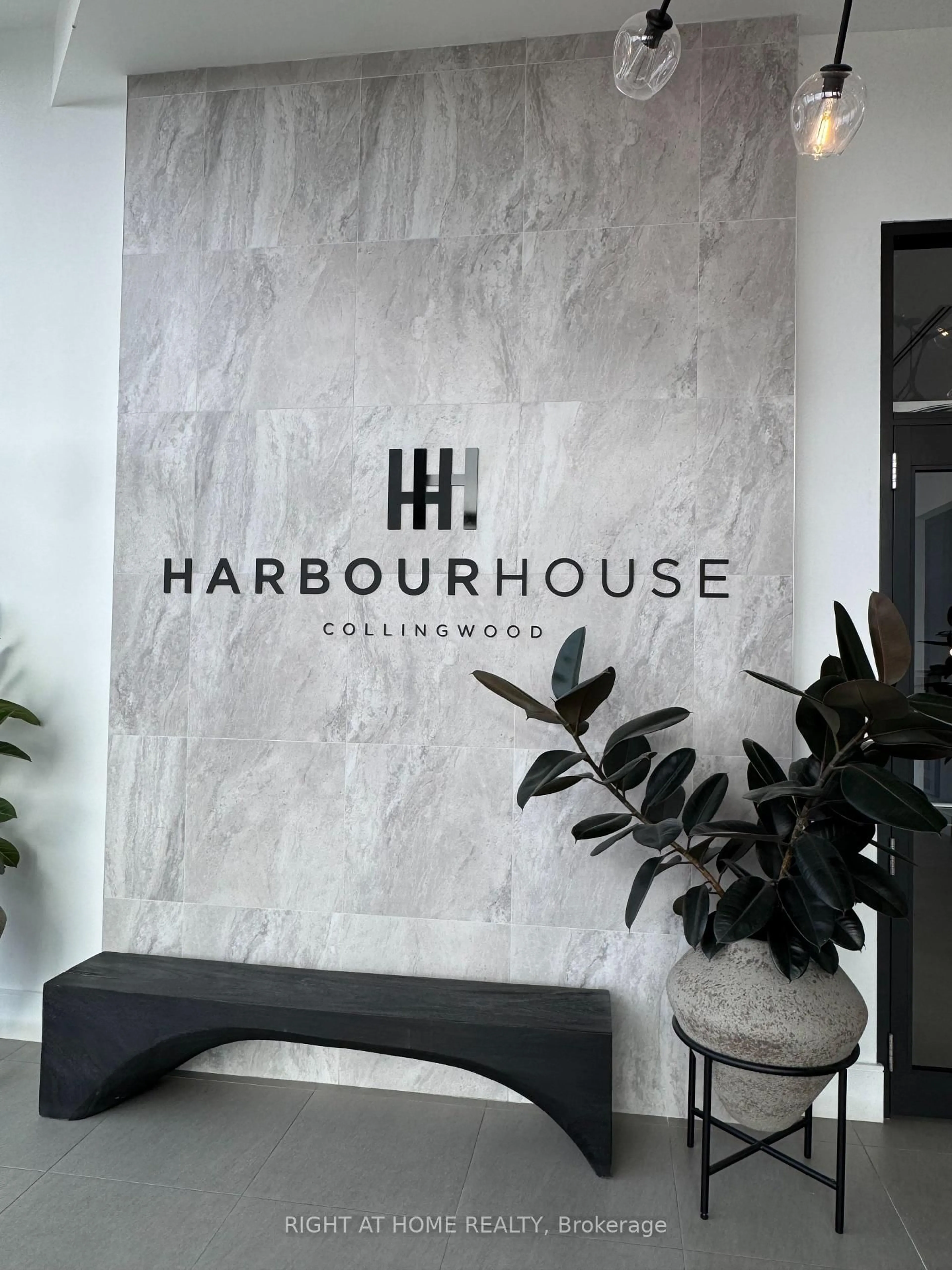 Lobby for 31 Huron St #314, Collingwood Ontario L9Y 0E8