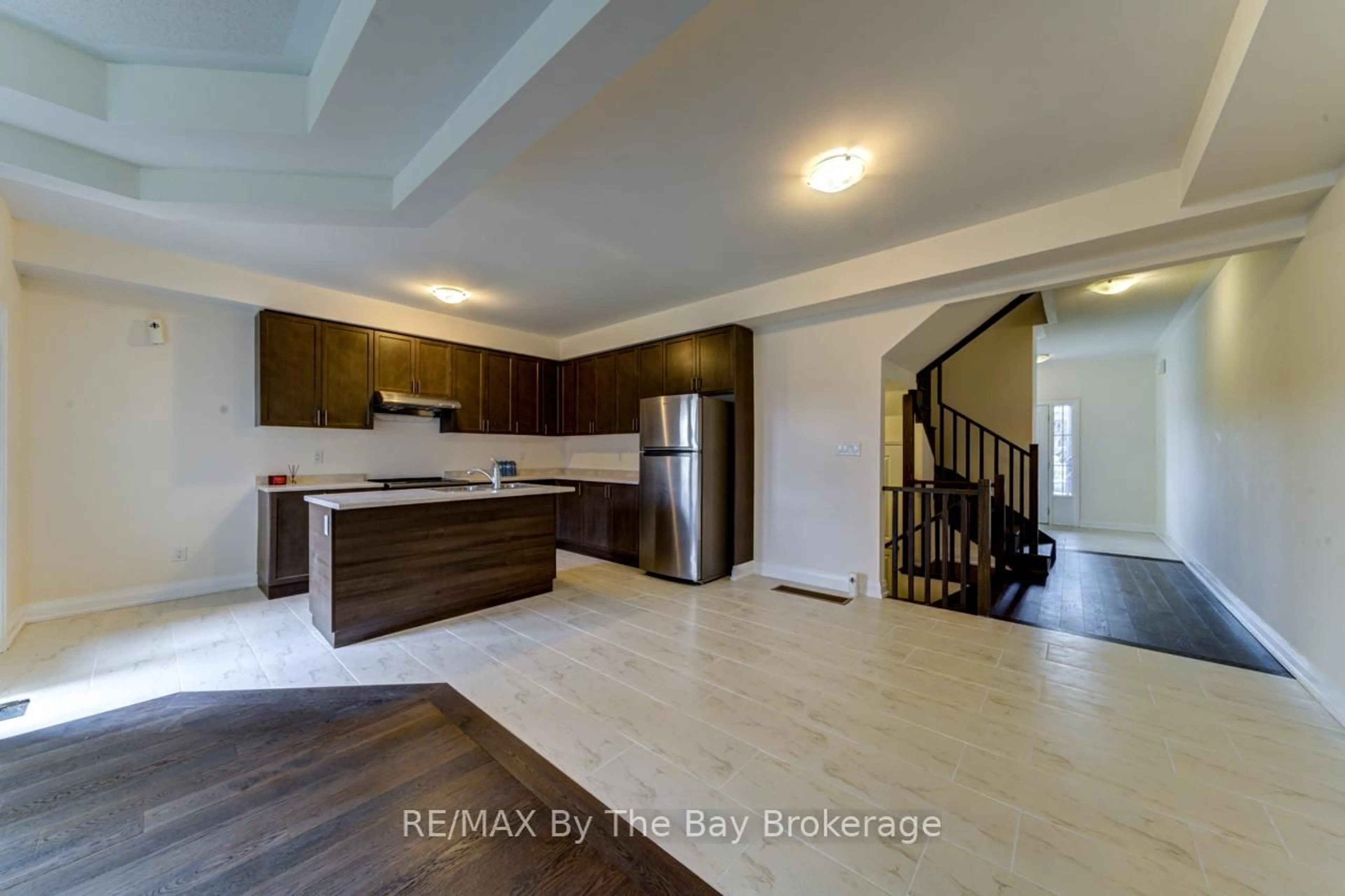 Open concept kitchen, unknown for 194 Rosanne Circ, Wasaga Beach Ontario L9Z 0N3