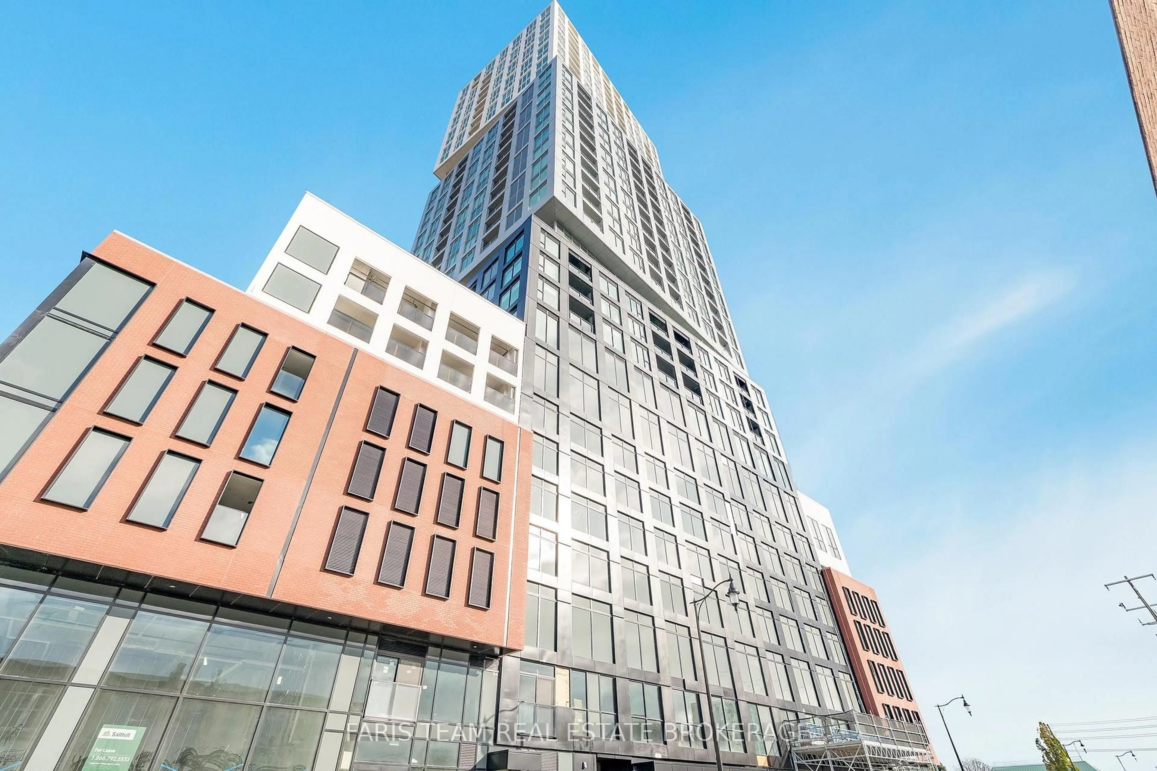 Indoor foyer for 39 Mary St #3301, Barrie Ontario L4N 1S9