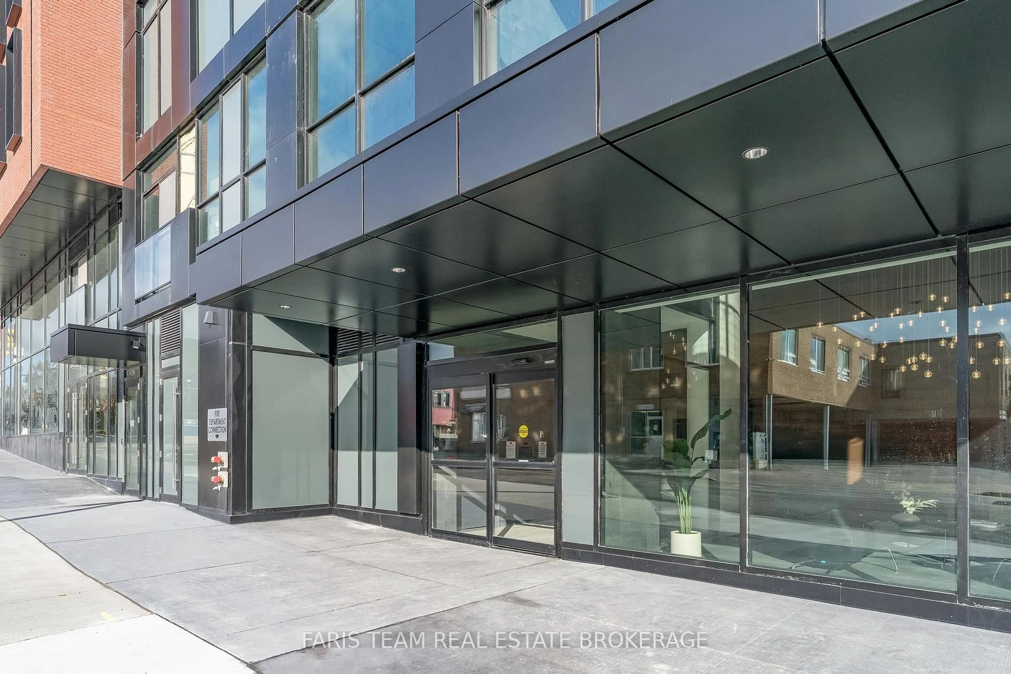 Indoor foyer for 39 Mary St #3301, Barrie Ontario L4N 1S9