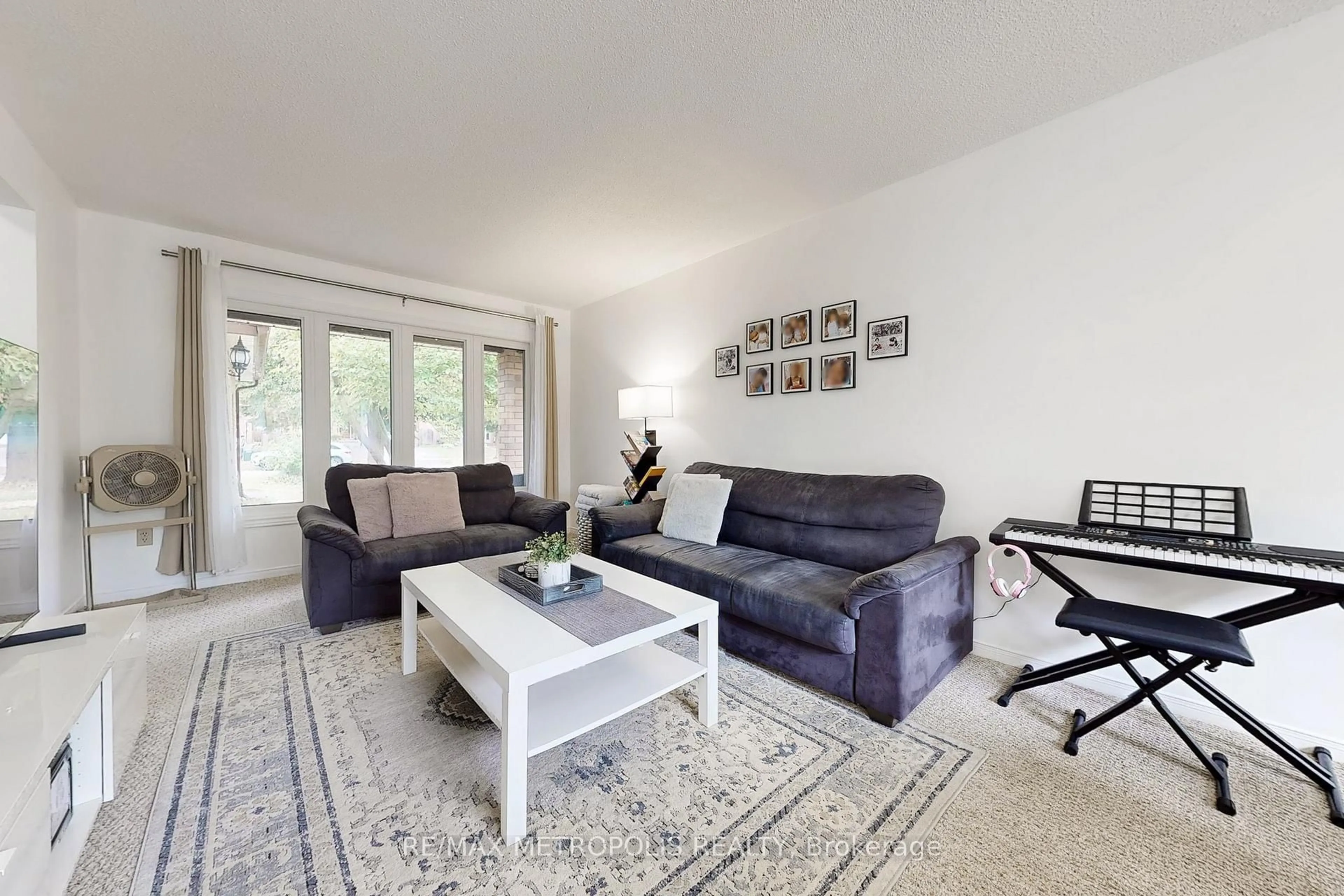 Living room with furniture, unknown for 55 Garden Dr, Barrie Ontario L4N 5T8