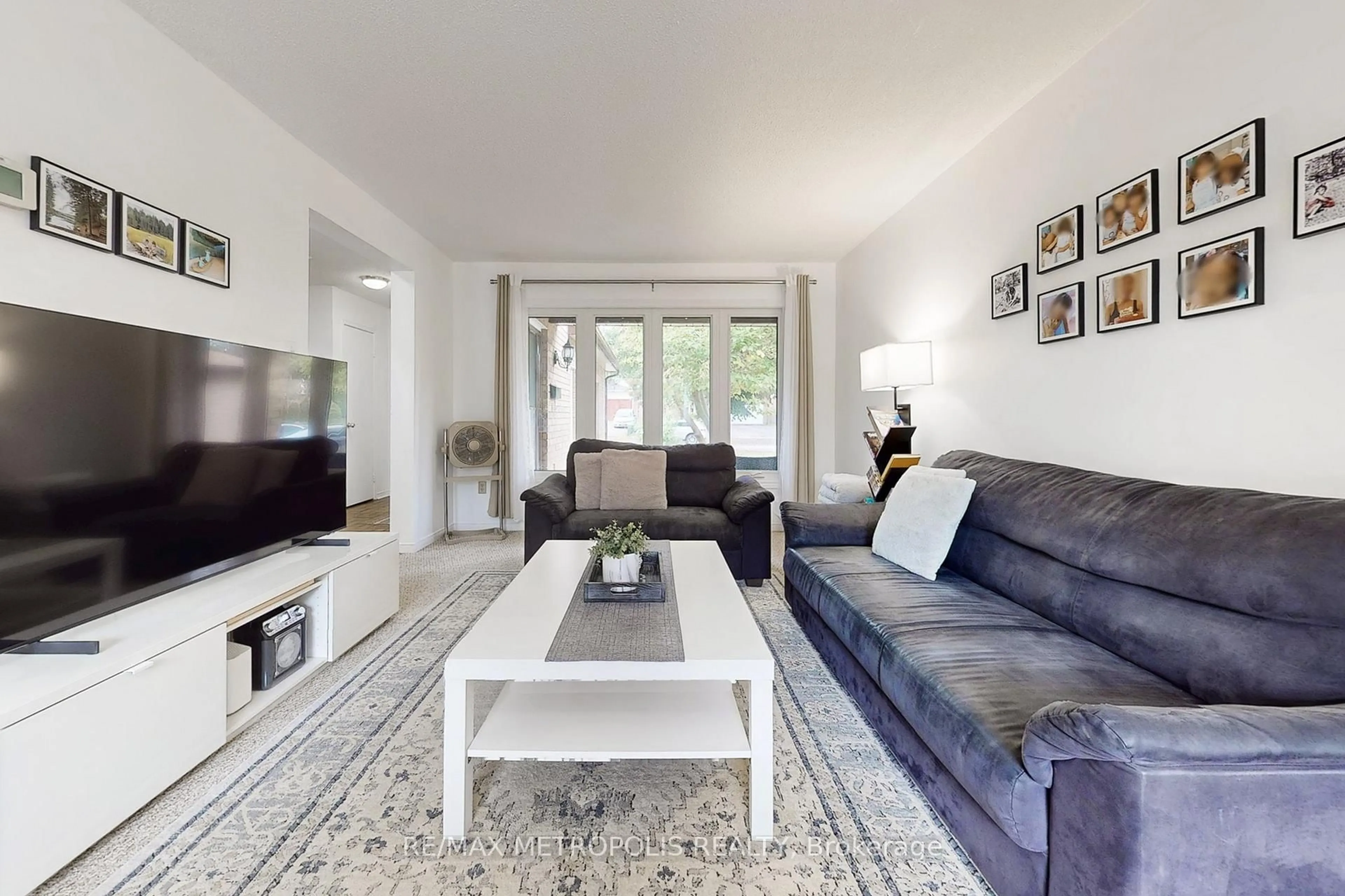 Living room with furniture, unknown for 55 Garden Dr, Barrie Ontario L4N 5T8