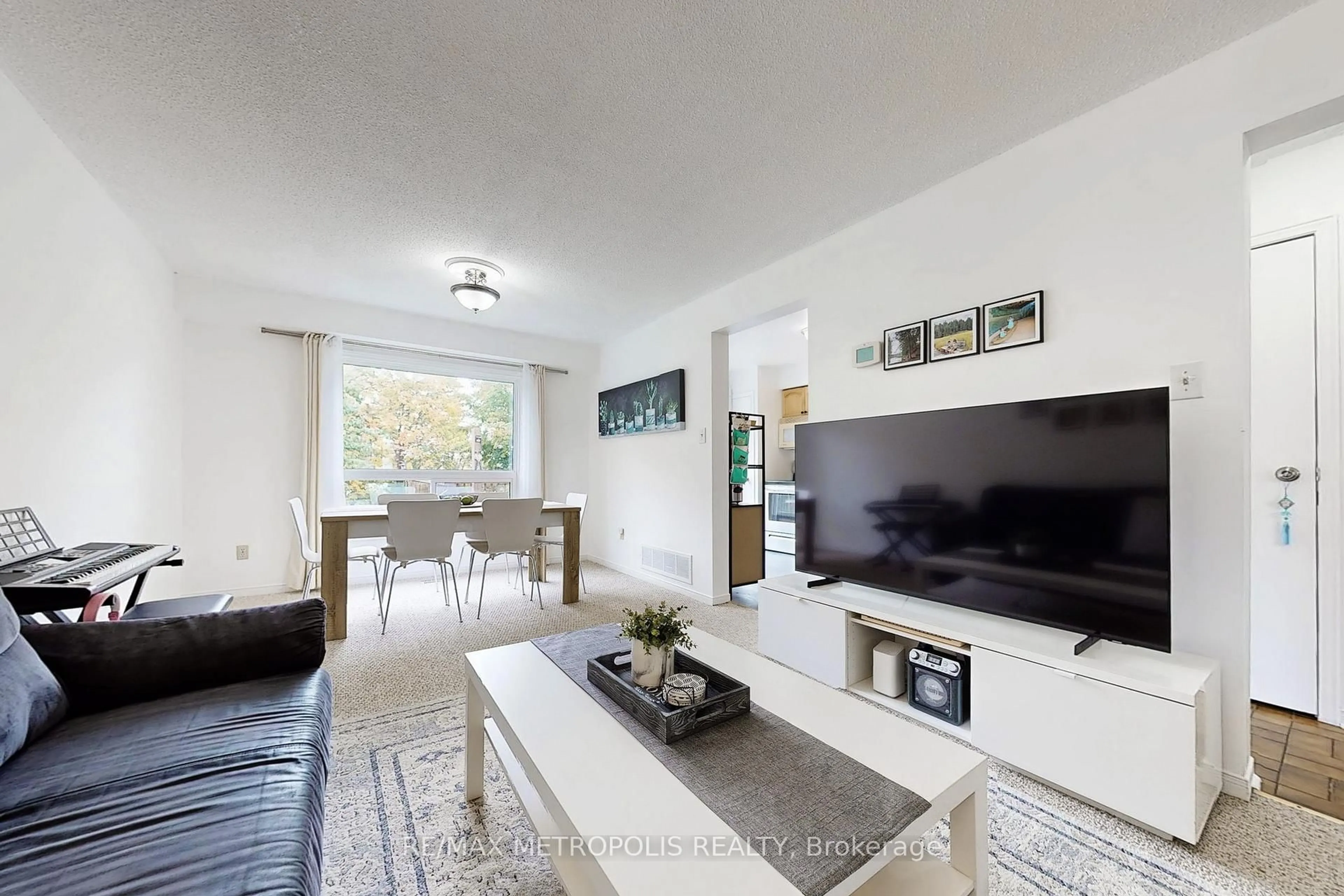 Living room with furniture, unknown for 55 Garden Dr, Barrie Ontario L4N 5T8