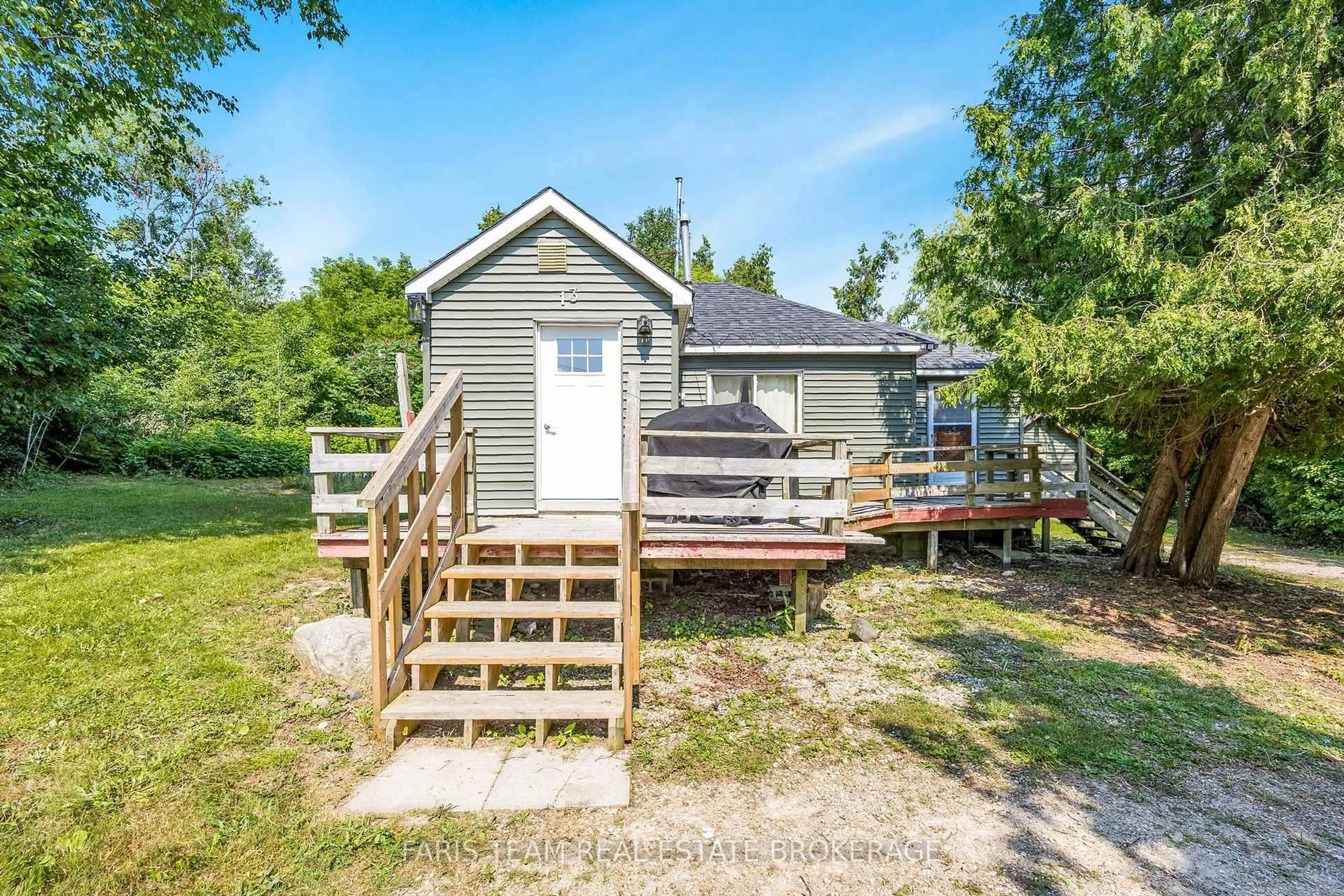 Shed for 13 Arthur St, Collingwood Ontario L9Y 3Z1
