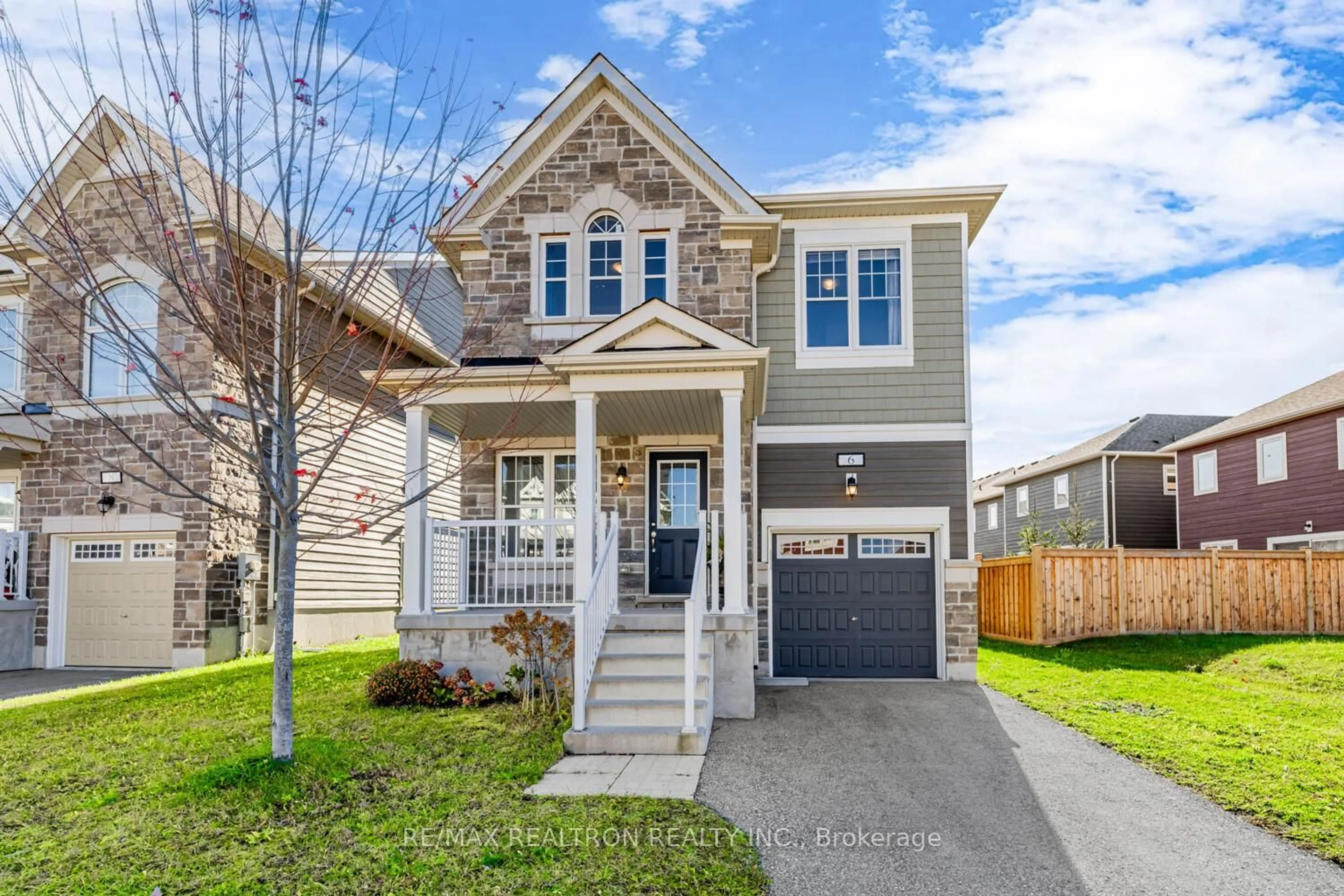 Home with vinyl exterior material, street for 6 Bobolink Dr, Wasaga Beach Ontario L9Z 0J2