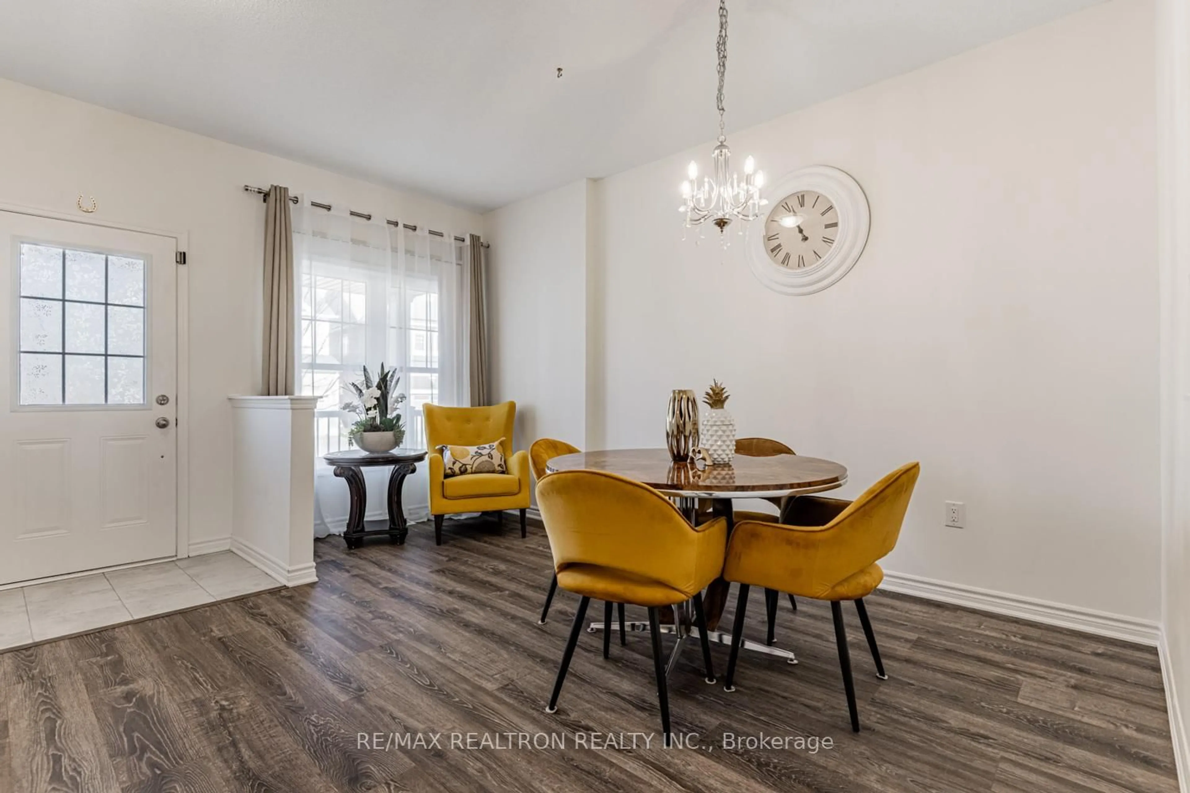 Dining room, wood/laminate floor for 6 Bobolink Dr, Wasaga Beach Ontario L9Z 0J2