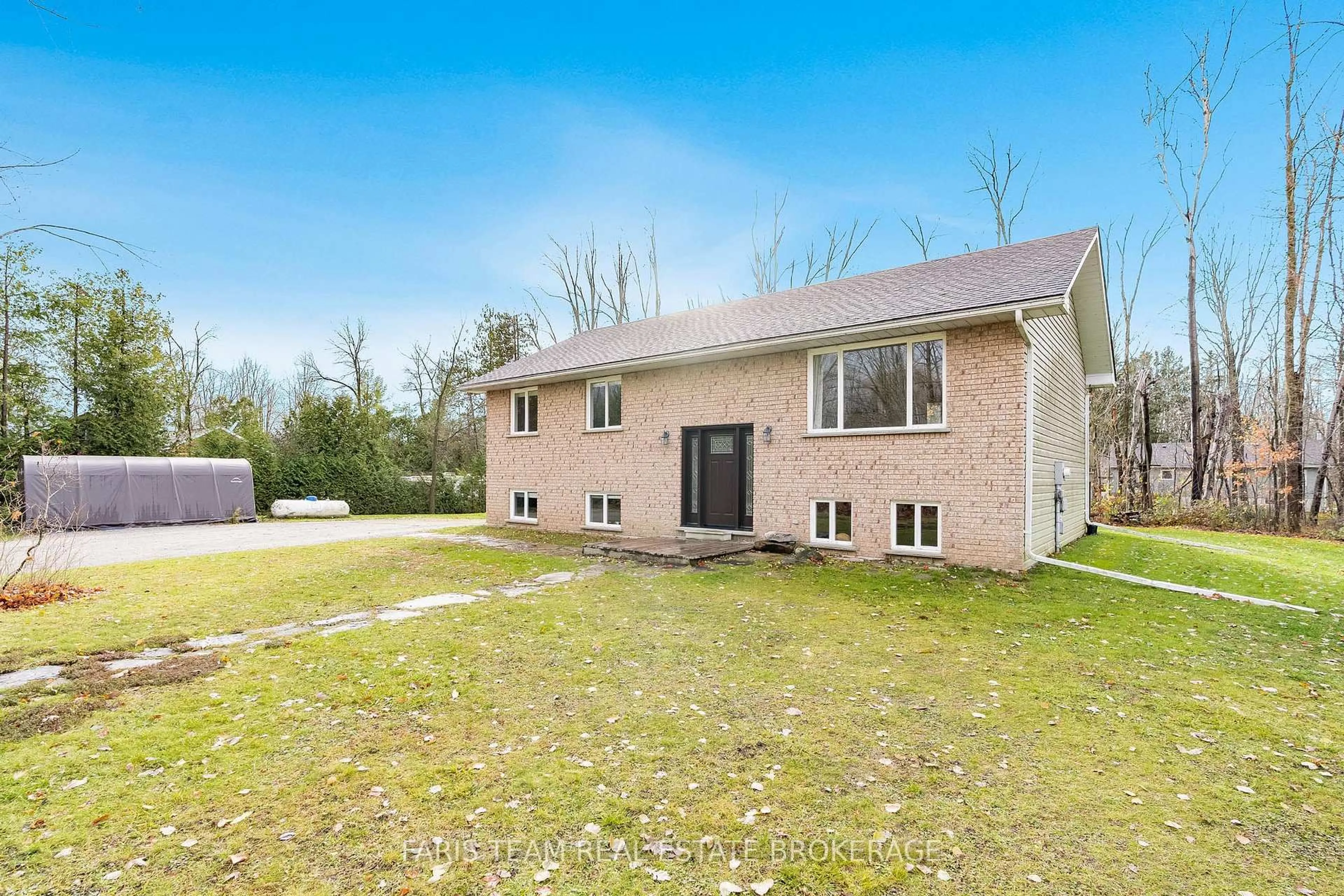 A pic from outside/outdoor area/front of a property/back of a property/a pic from drone, unknown for 3576 Peter St, Ramara Ontario L0K 1B0