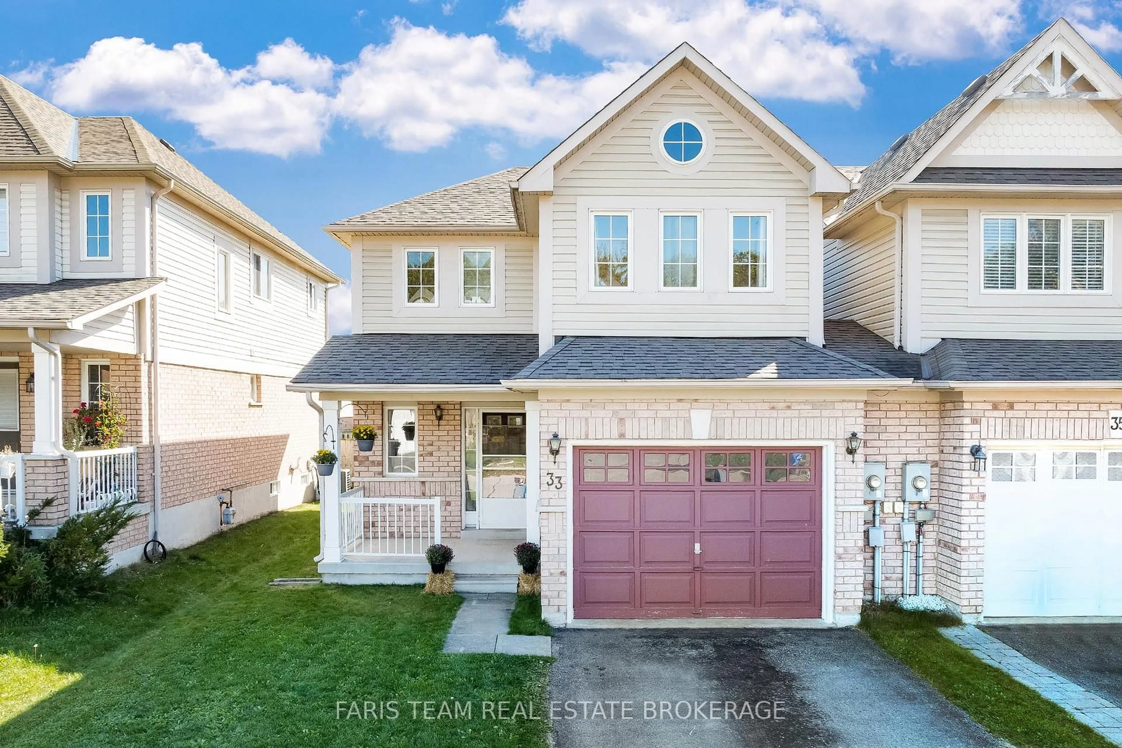 Home with vinyl exterior material, street for 33 Bird St, Barrie Ontario L4N 0X4