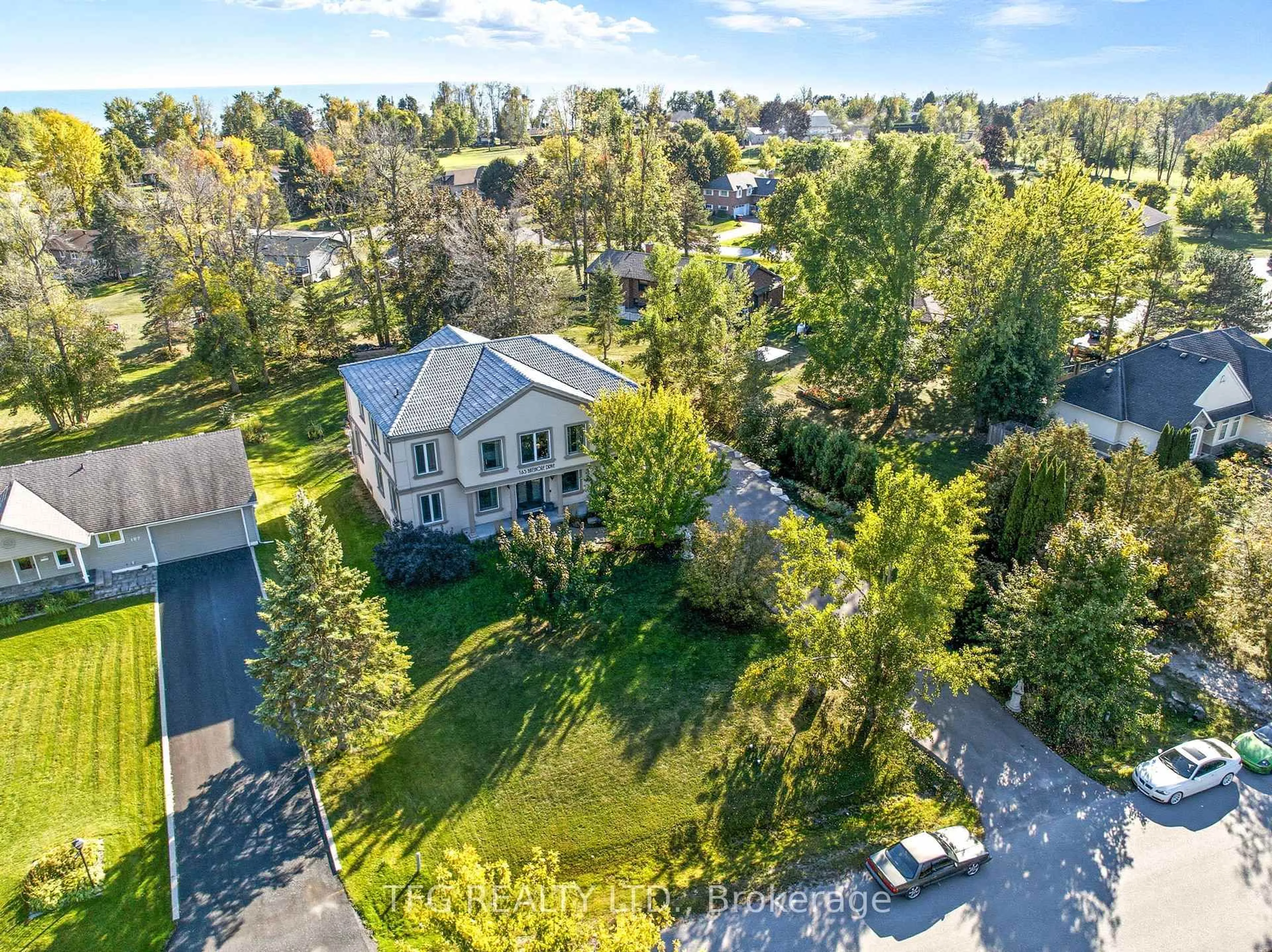 A pic from outside/outdoor area/front of a property/back of a property/a pic from drone, street for 165 Bayshore Dr, Ramara Ontario L0K 1B0