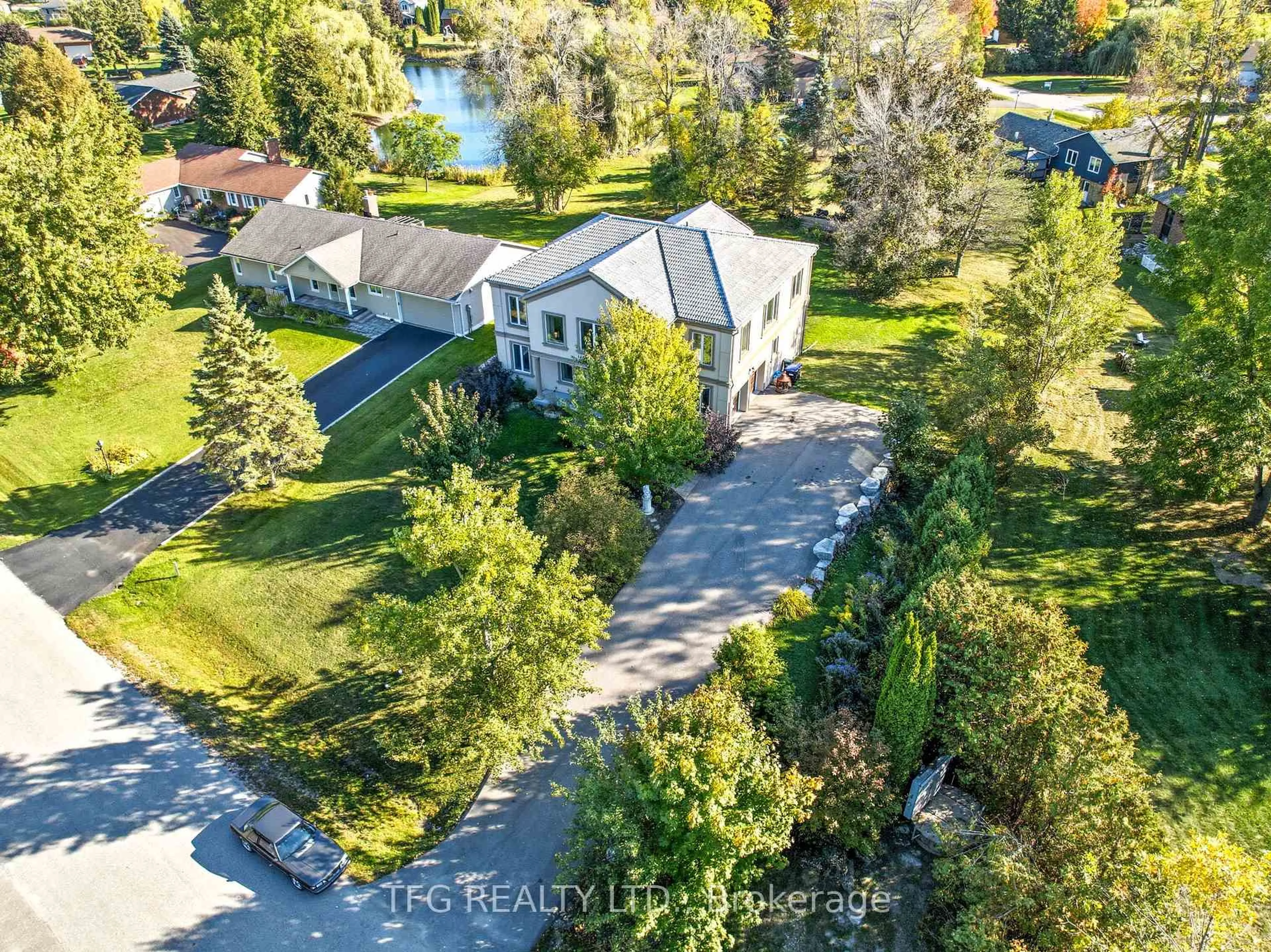 A pic from outside/outdoor area/front of a property/back of a property/a pic from drone, water/lake/river/ocean view for 165 Bayshore Dr, Ramara Ontario L0K 1B0