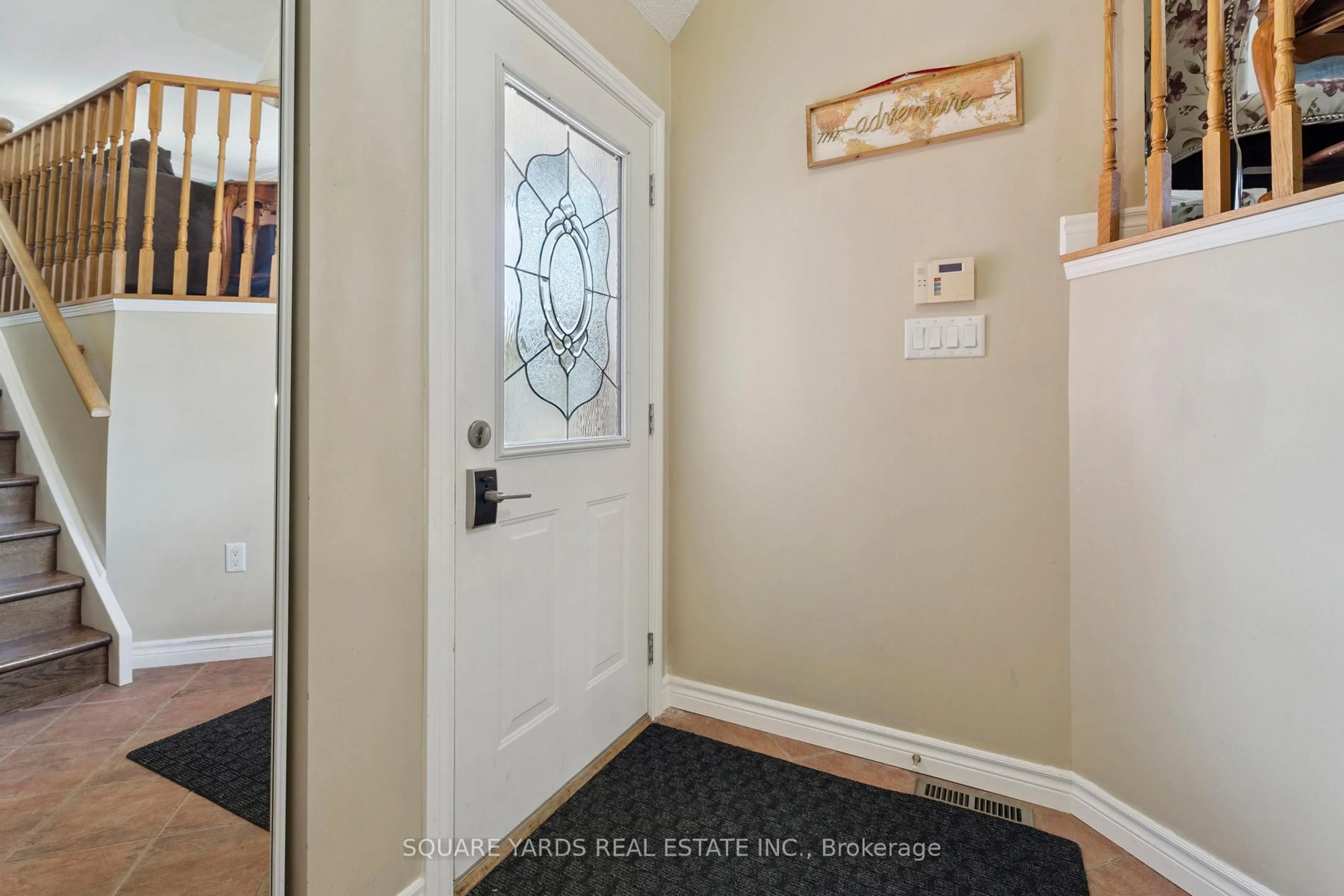 Indoor entryway for 6 Ambler Bay, Barrie Ontario L4M 7A4