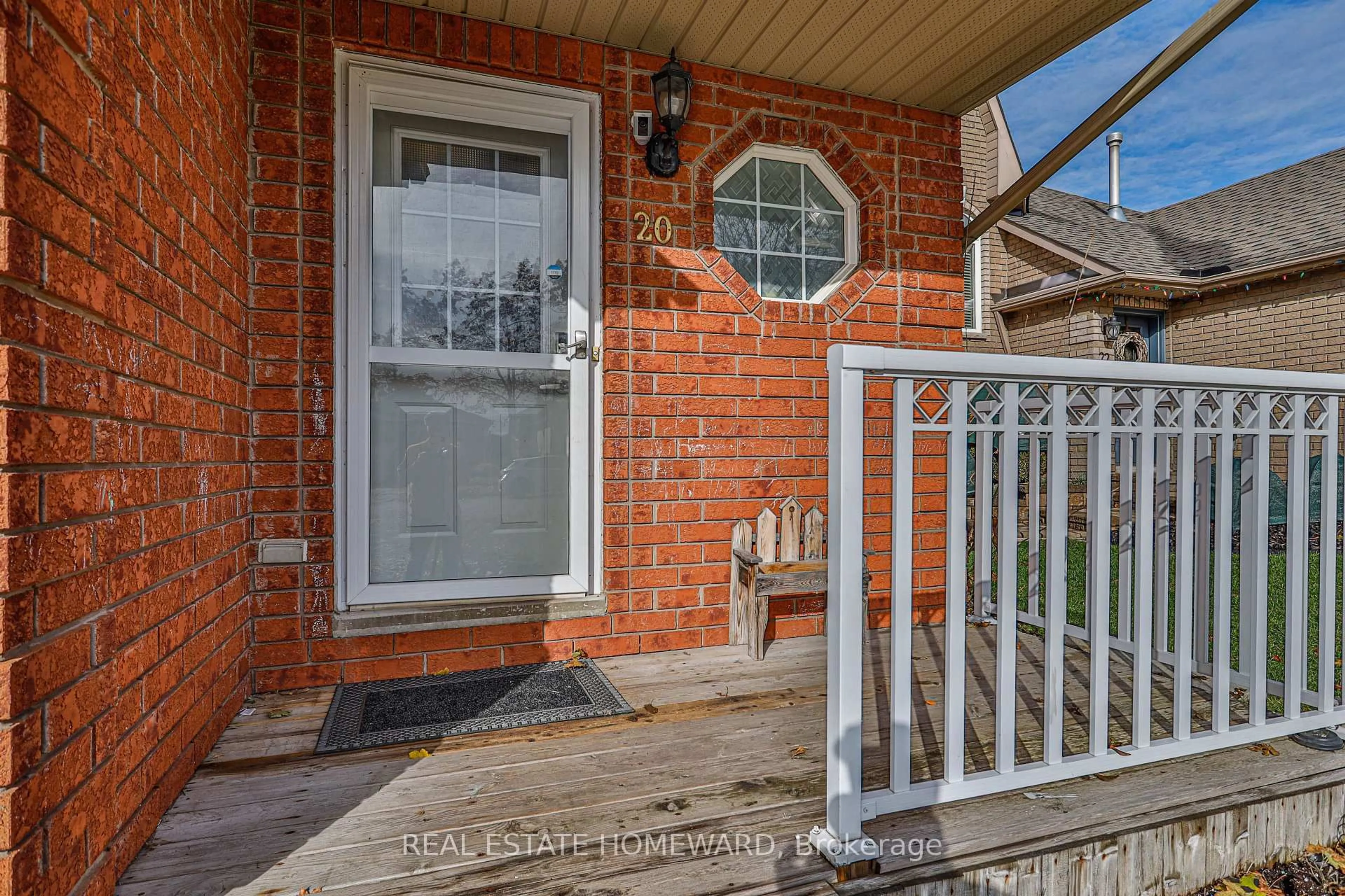 Indoor entryway for 20 MASTERS Dr, Barrie Ontario L4M 6W4