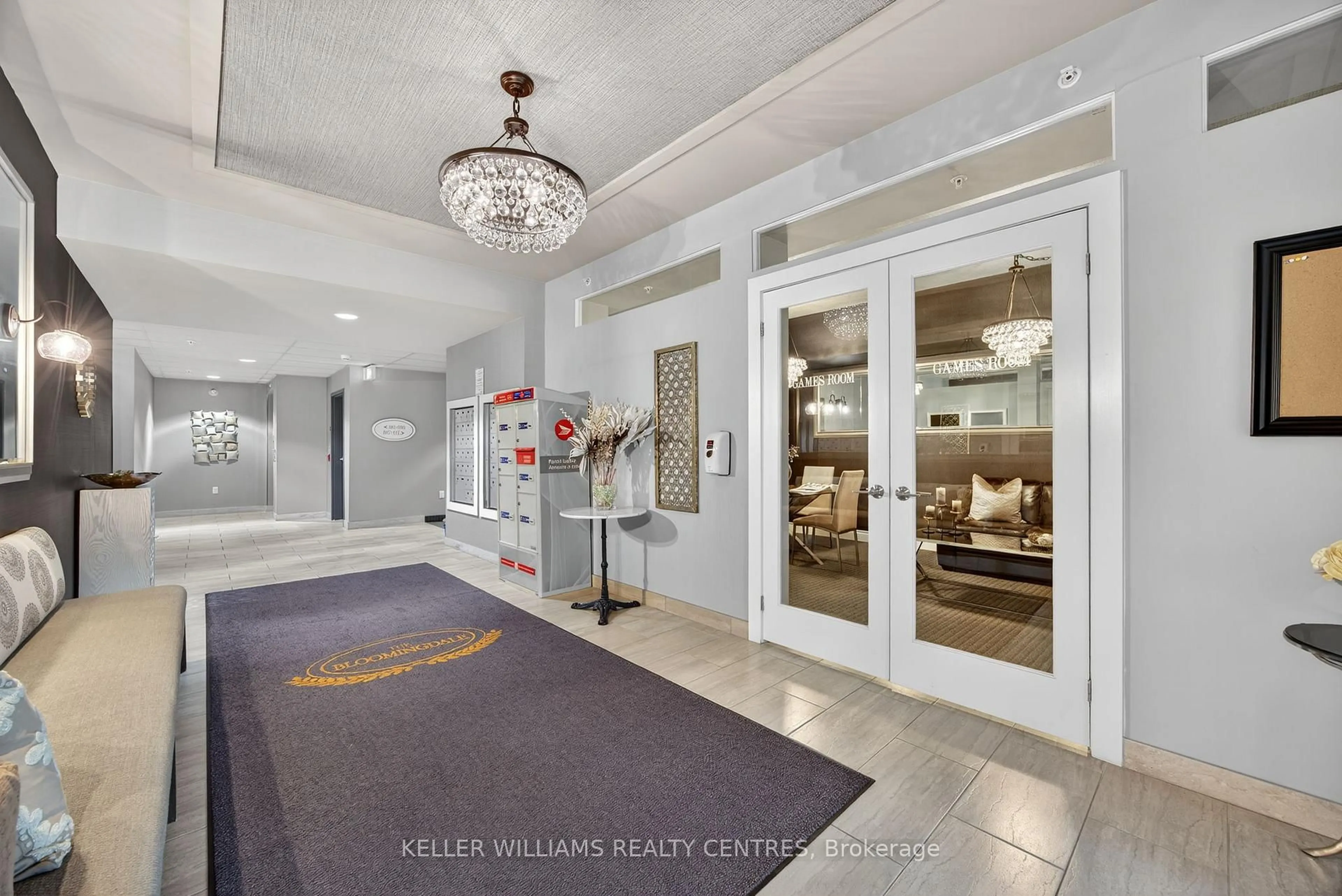 Indoor foyer for 40 Ferndale Dr #408, Barrie Ontario L4N 2L3