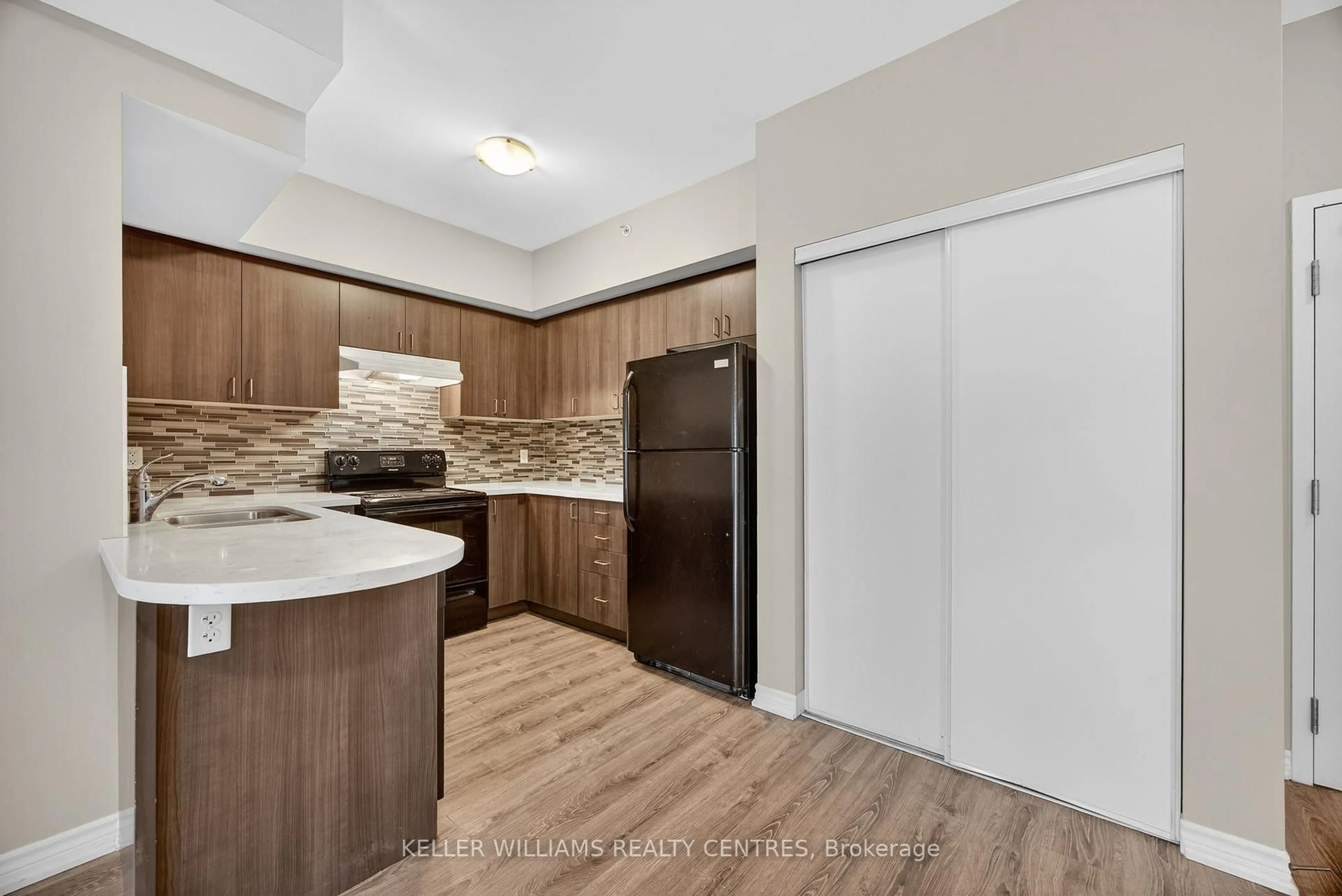 Standard kitchen, unknown for 40 Ferndale Dr #408, Barrie Ontario L4N 2L3