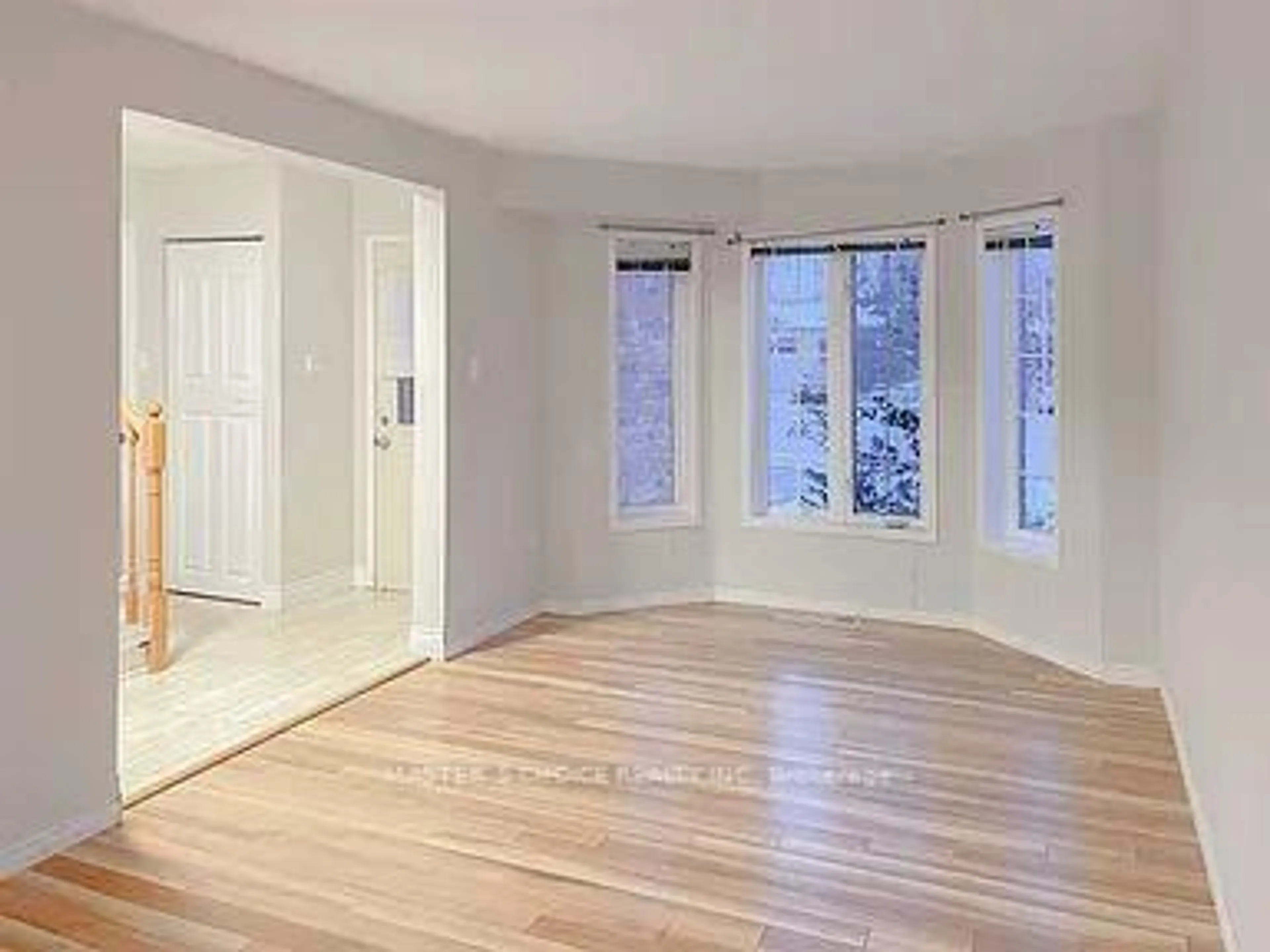 A pic of a room for 29 Drake Dr, Barrie Ontario L4N 8W3