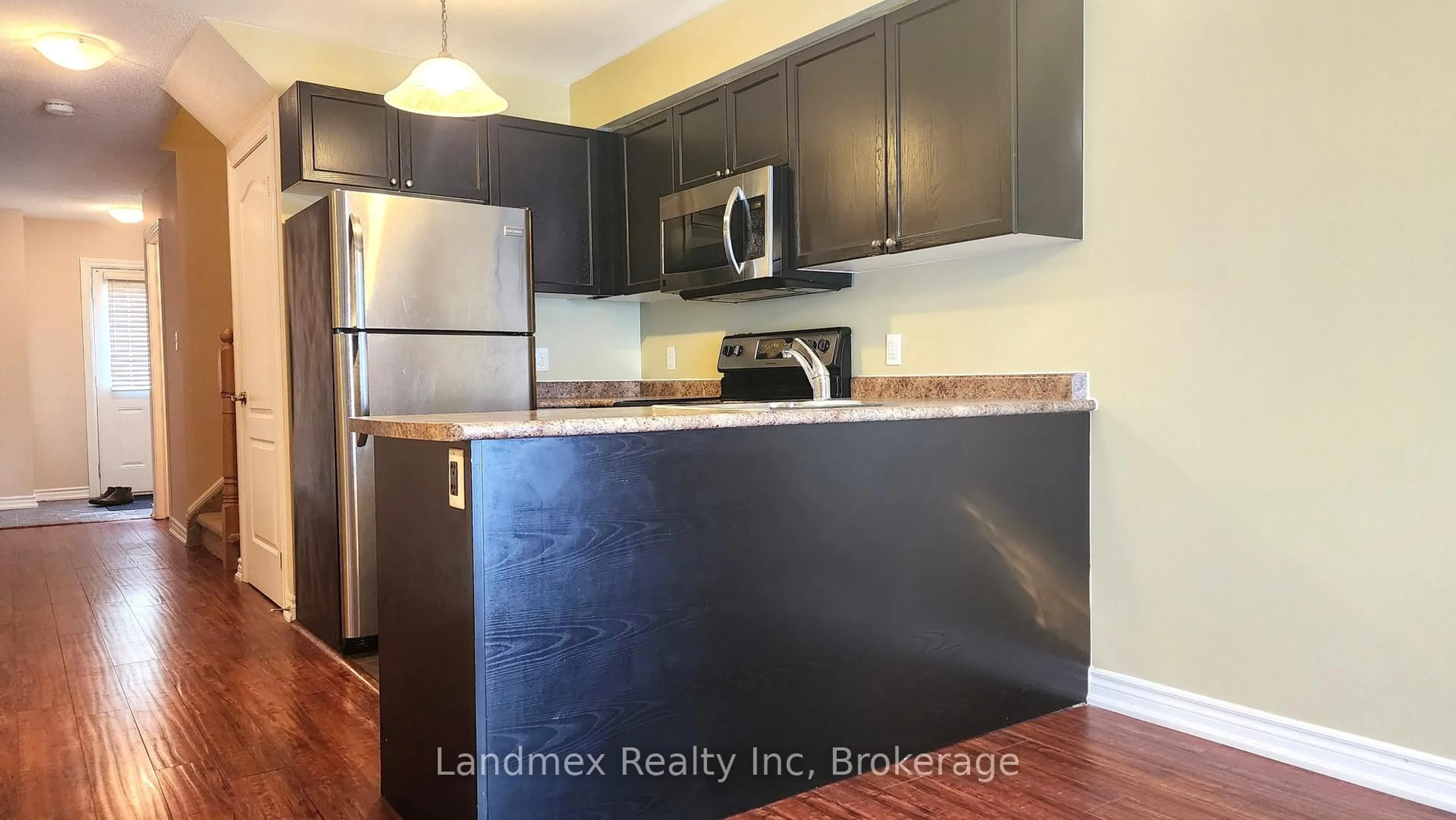 Standard kitchen, wood/laminate floor for 227 Harvie Rd #43, Barrie Ontario L4N 9P8