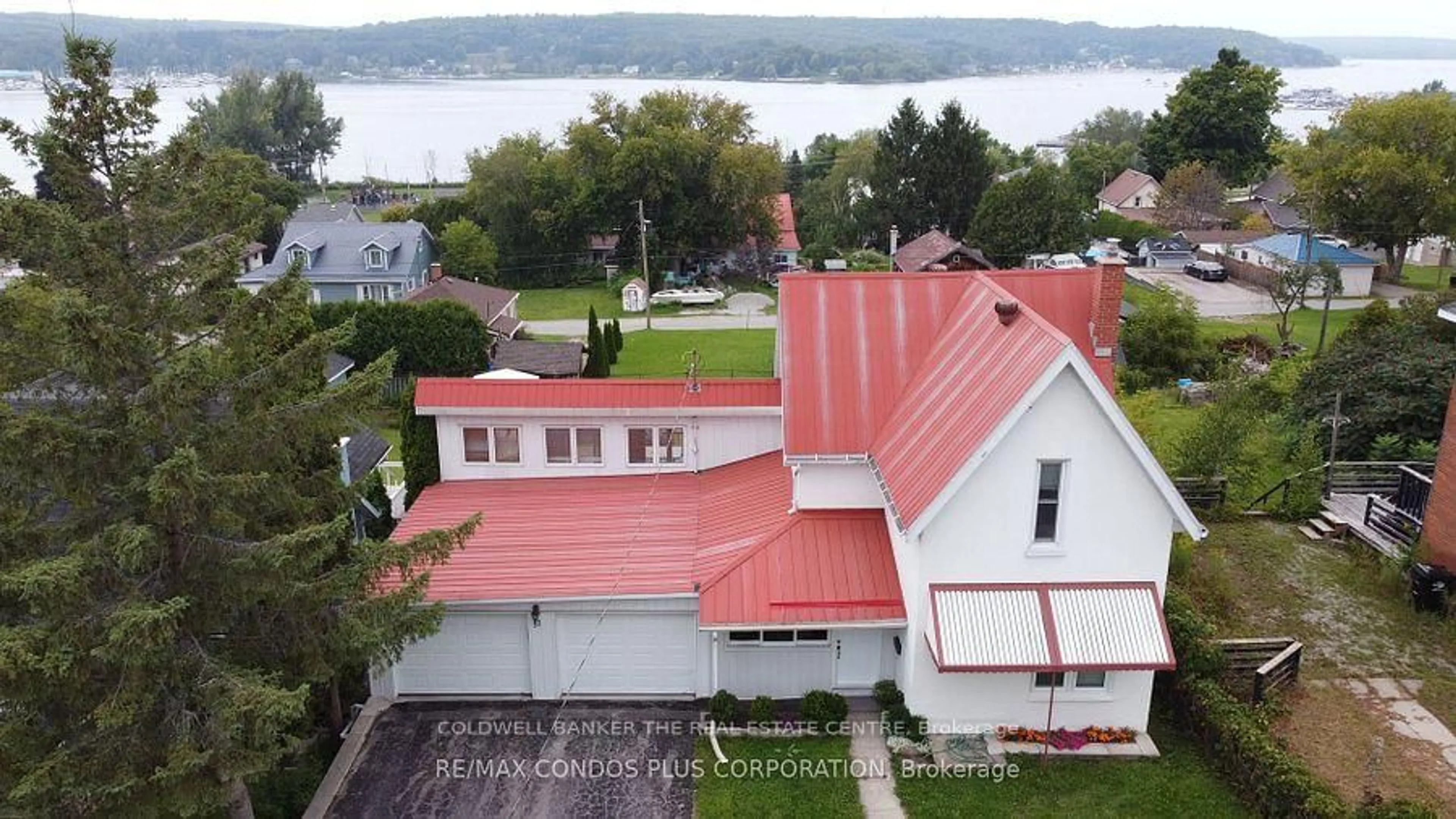 A pic from outside/outdoor area/front of a property/back of a property/a pic from drone, water/lake/river/ocean view for 51 Robert St, Penetanguishene Ontario L9M 1N1