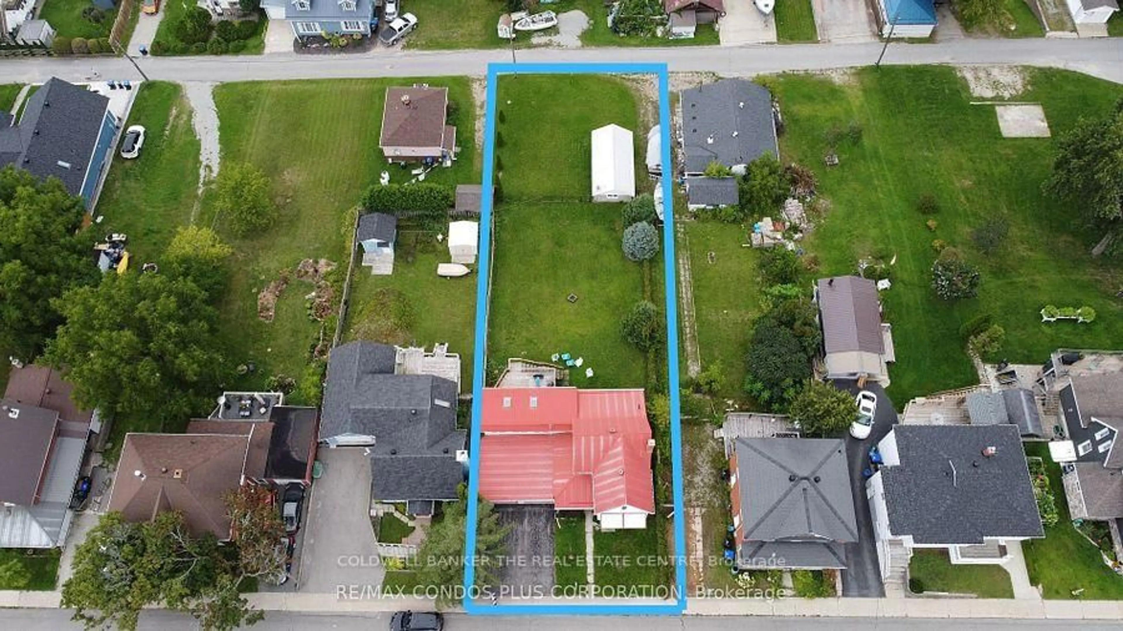 A pic from outside/outdoor area/front of a property/back of a property/a pic from drone, street for 51 Robert St, Penetanguishene Ontario L9M 1N1