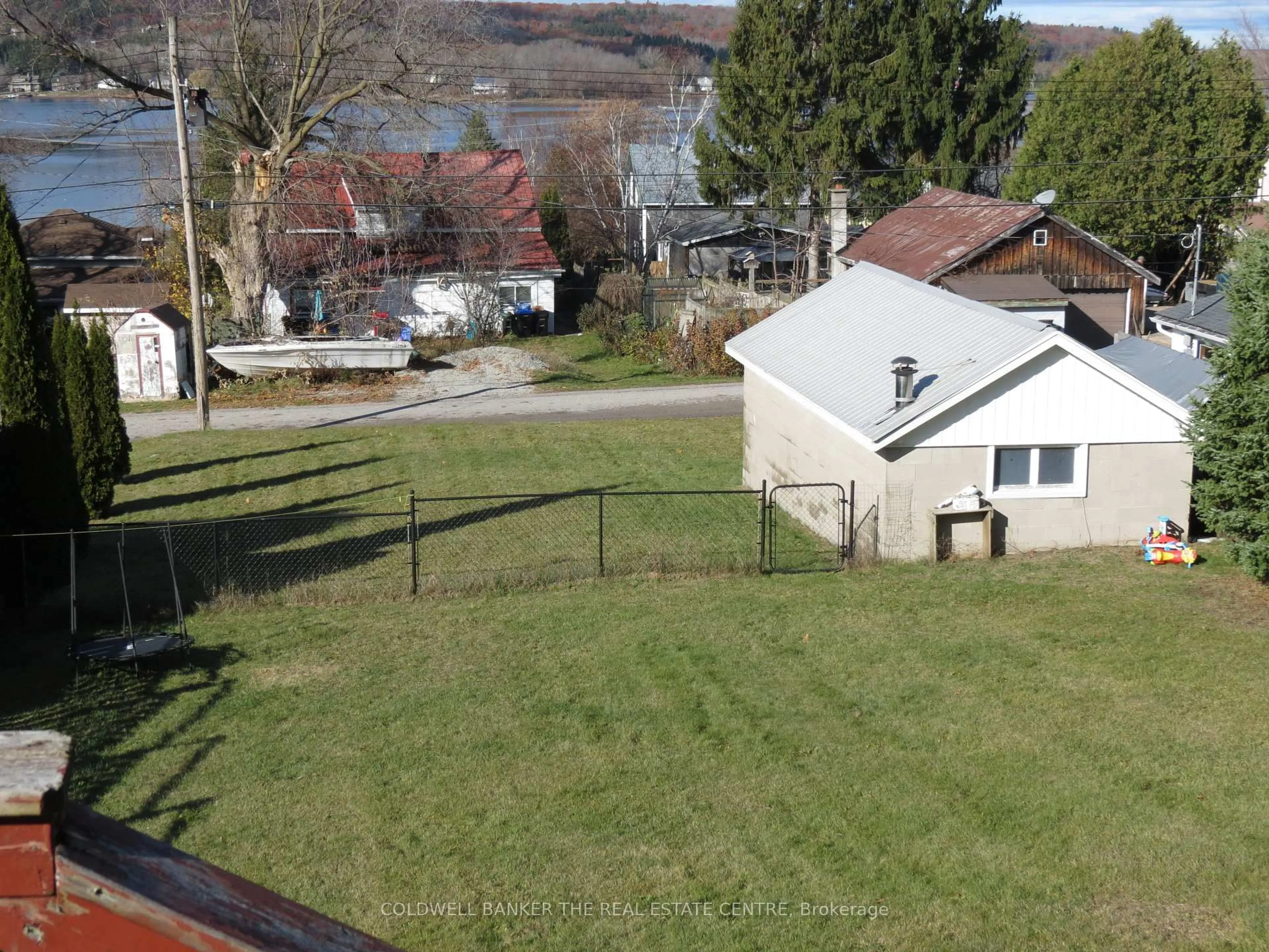 A pic from outside/outdoor area/front of a property/back of a property/a pic from drone, mountain view for 51 Robert St, Penetanguishene Ontario L9M 1N1