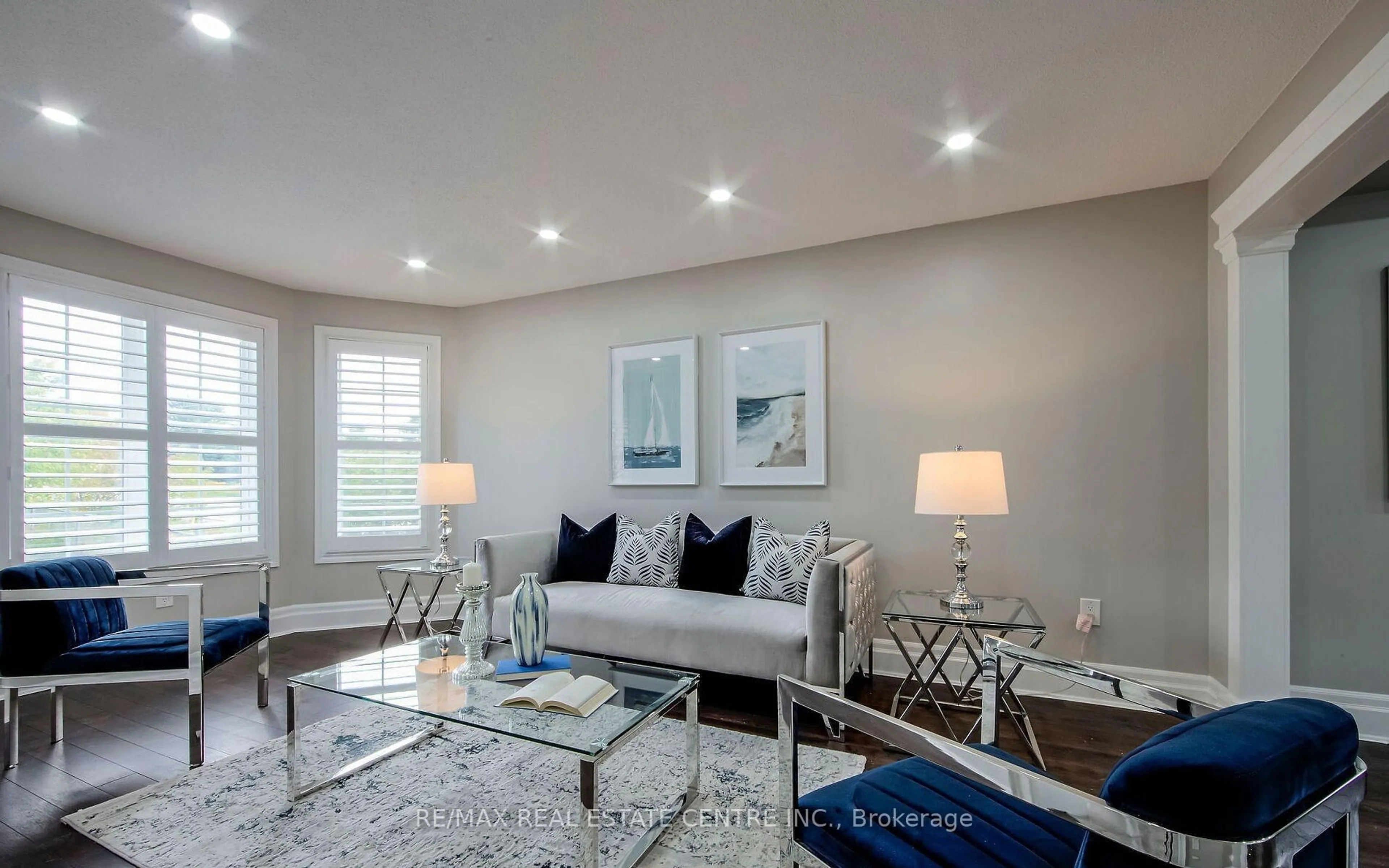 Living room with furniture, unknown for 11 Priscilla's Pl, Barrie Ontario L4N 5X4