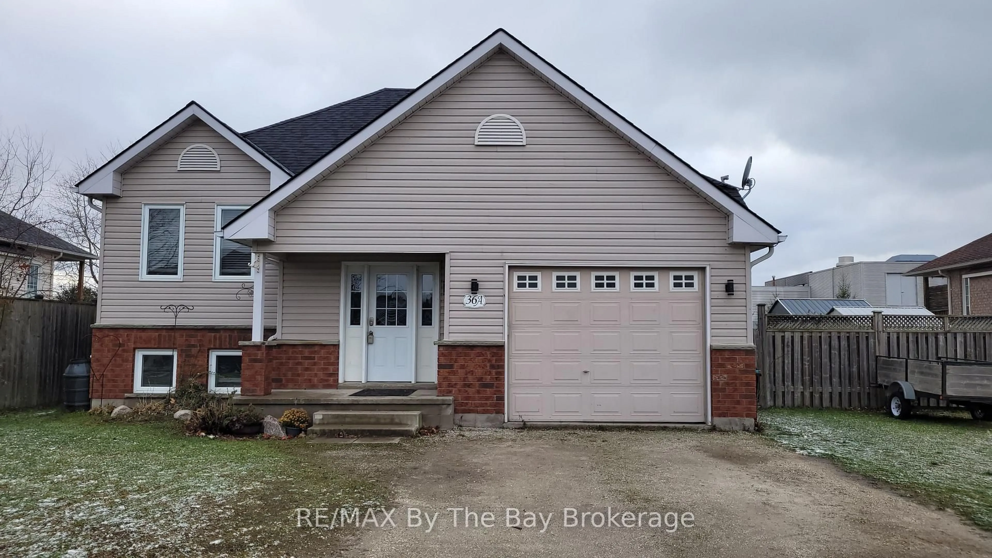 Home with brick exterior material, building for 36A Meadowlark Blvd, Wasaga Beach Ontario L9Z 3B2