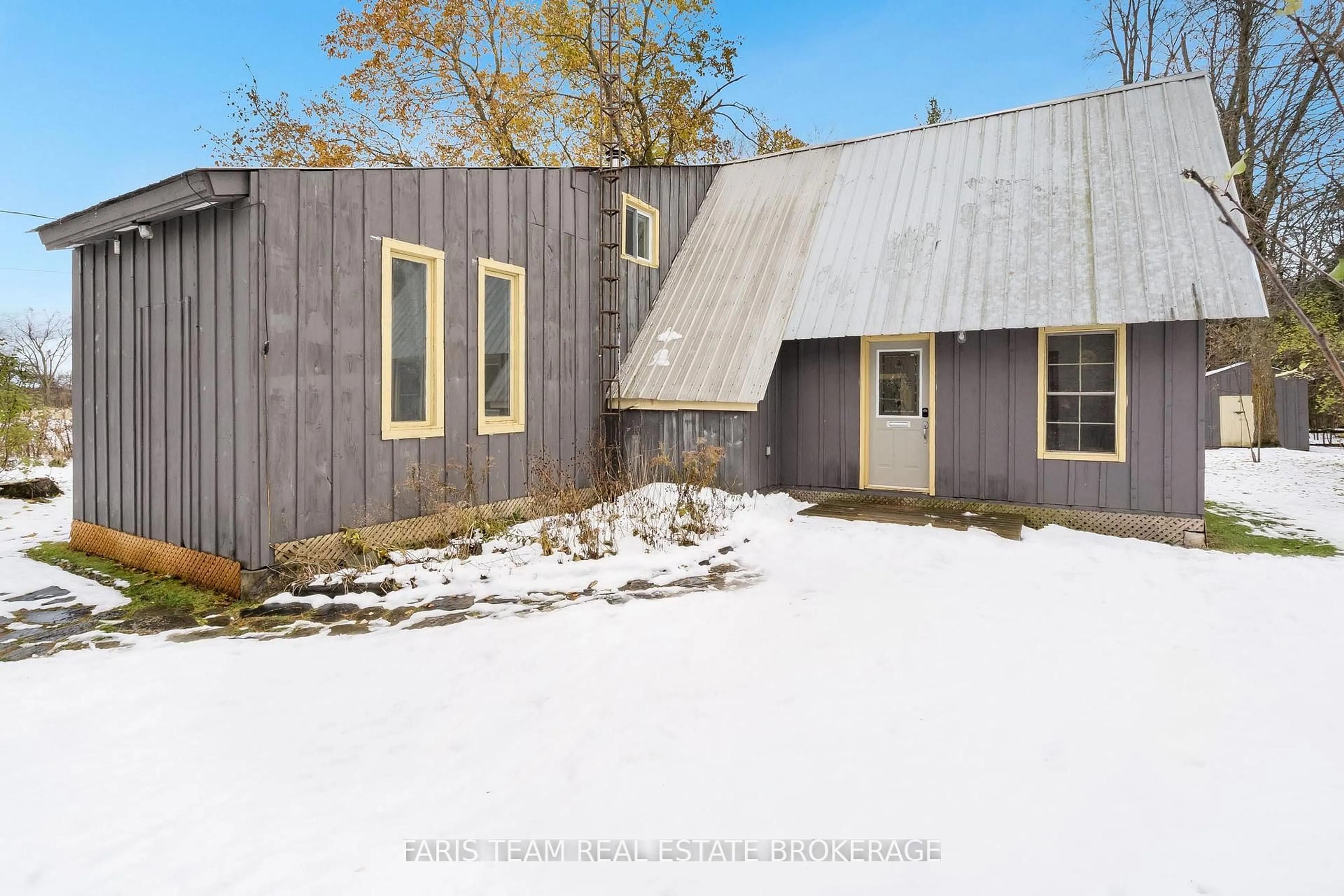 Shed for 7237 6/7 Sideroad Nottawasaga, Clearview Ontario L0M 1G0