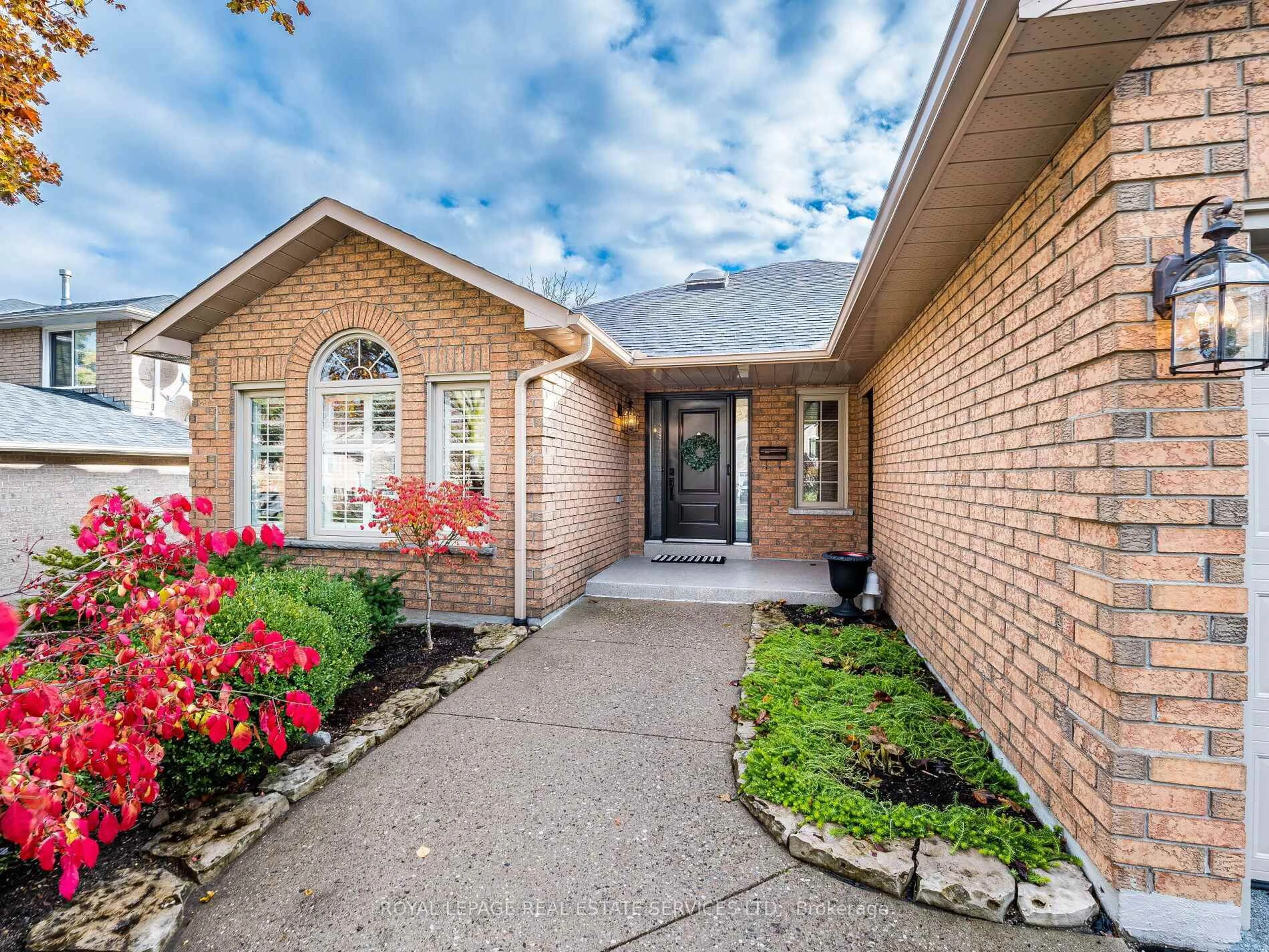 Home with brick exterior material, street for 8 Macallister Crt, Barrie Ontario L4N 7M6