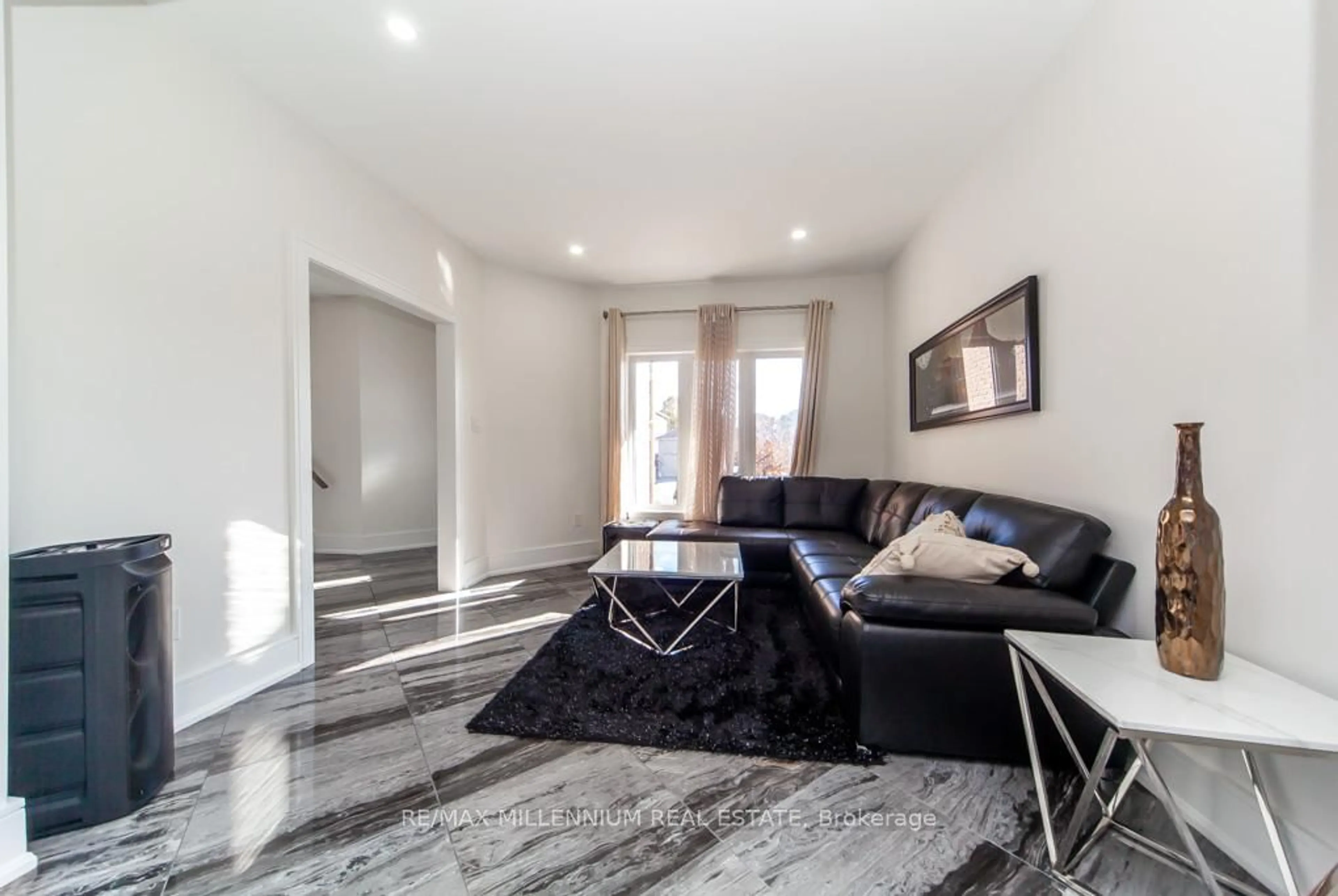 Living room with furniture, unknown for 24 Jessica Dr, Barrie Ontario L4N 5S5