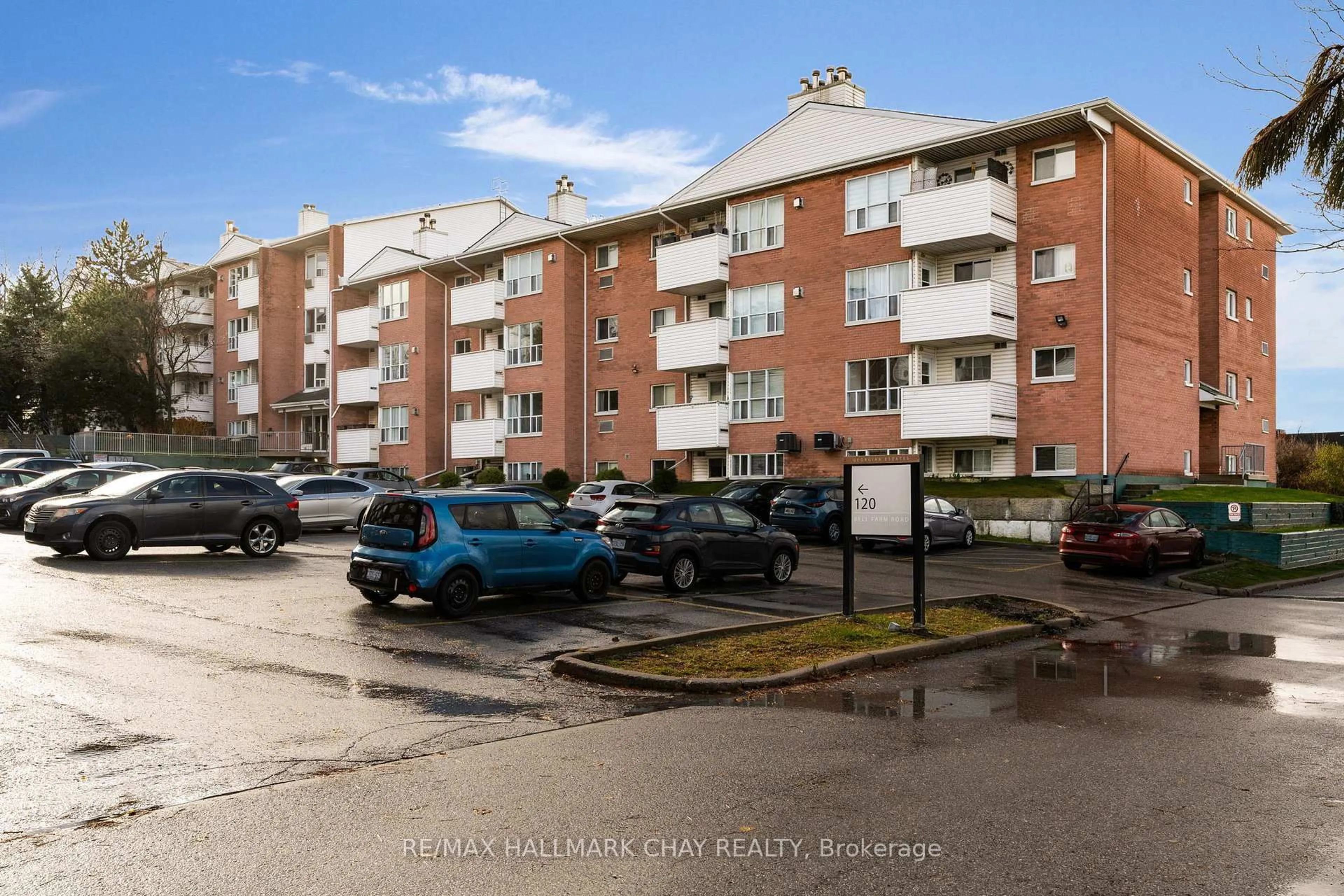 Patio, street for 120 Bell Farm Rd #108, Barrie Ontario L4M 6J2