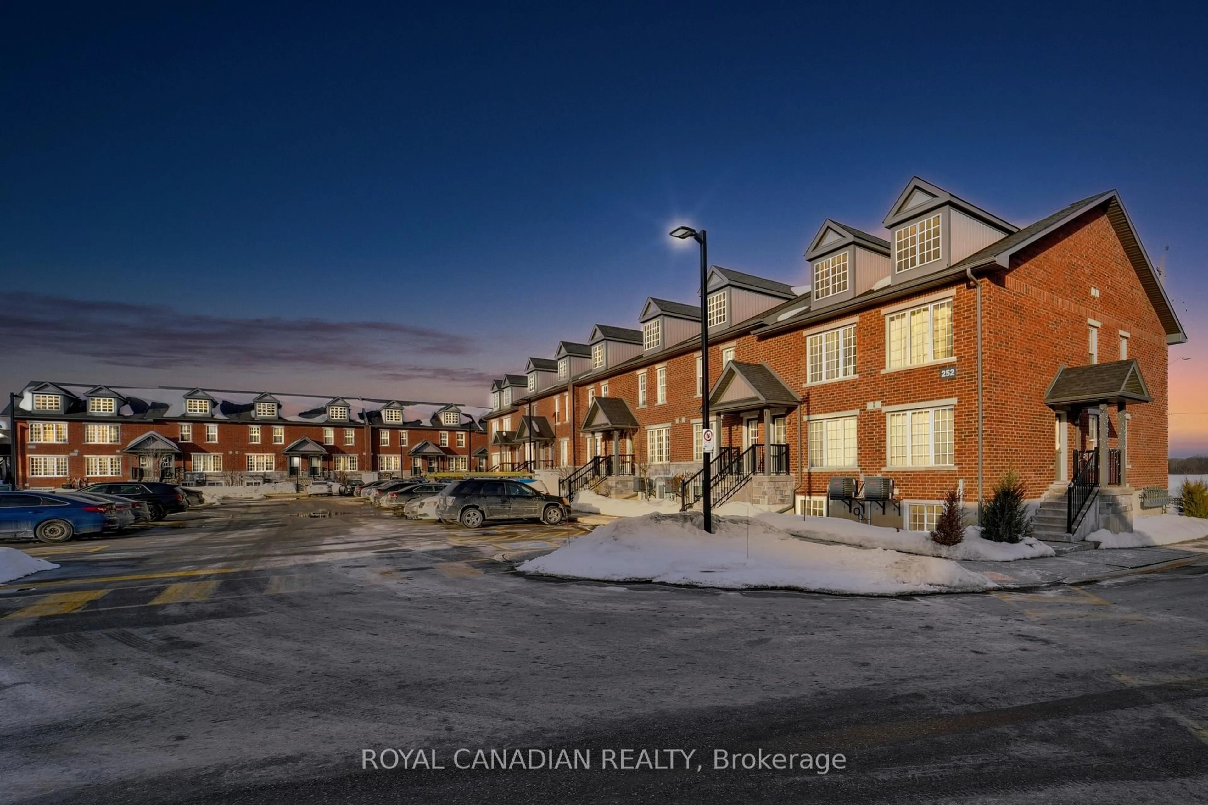 A pic from outside/outdoor area/front of a property/back of a property/a pic from drone, street for 252 Penetanguishene Rd #14, Barrie Ontario L4M 7C2