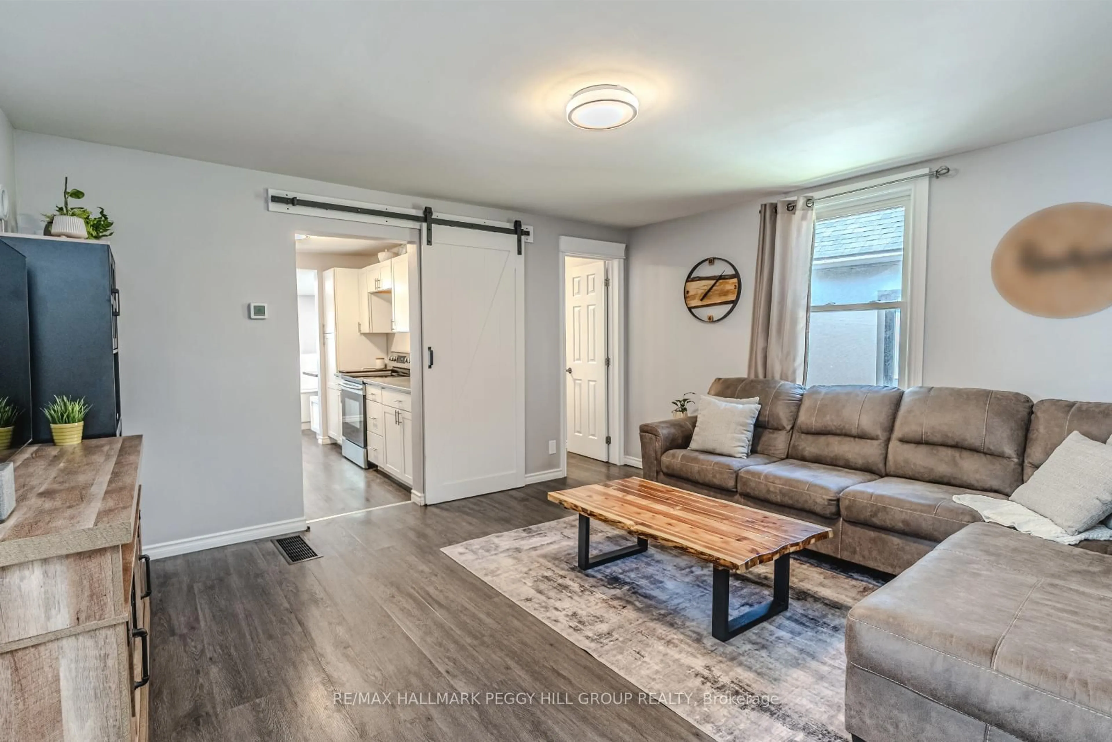 Living room with furniture, wood/laminate floor for 44 Adelaide St, Barrie Ontario L4N 3T5