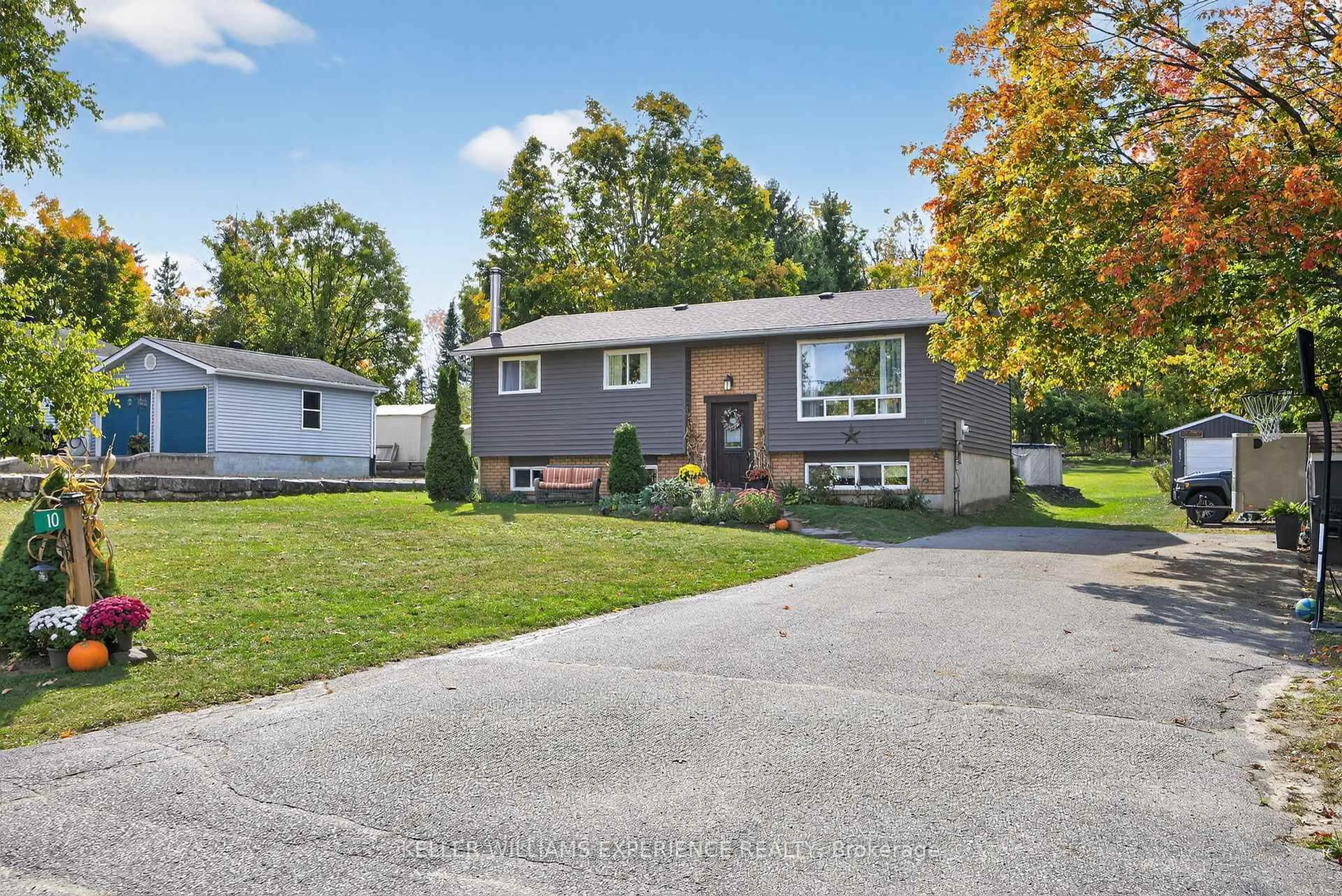 Home with vinyl exterior material, street for 10 Conder Dr, Oro-Medonte Ontario L0K 1E0