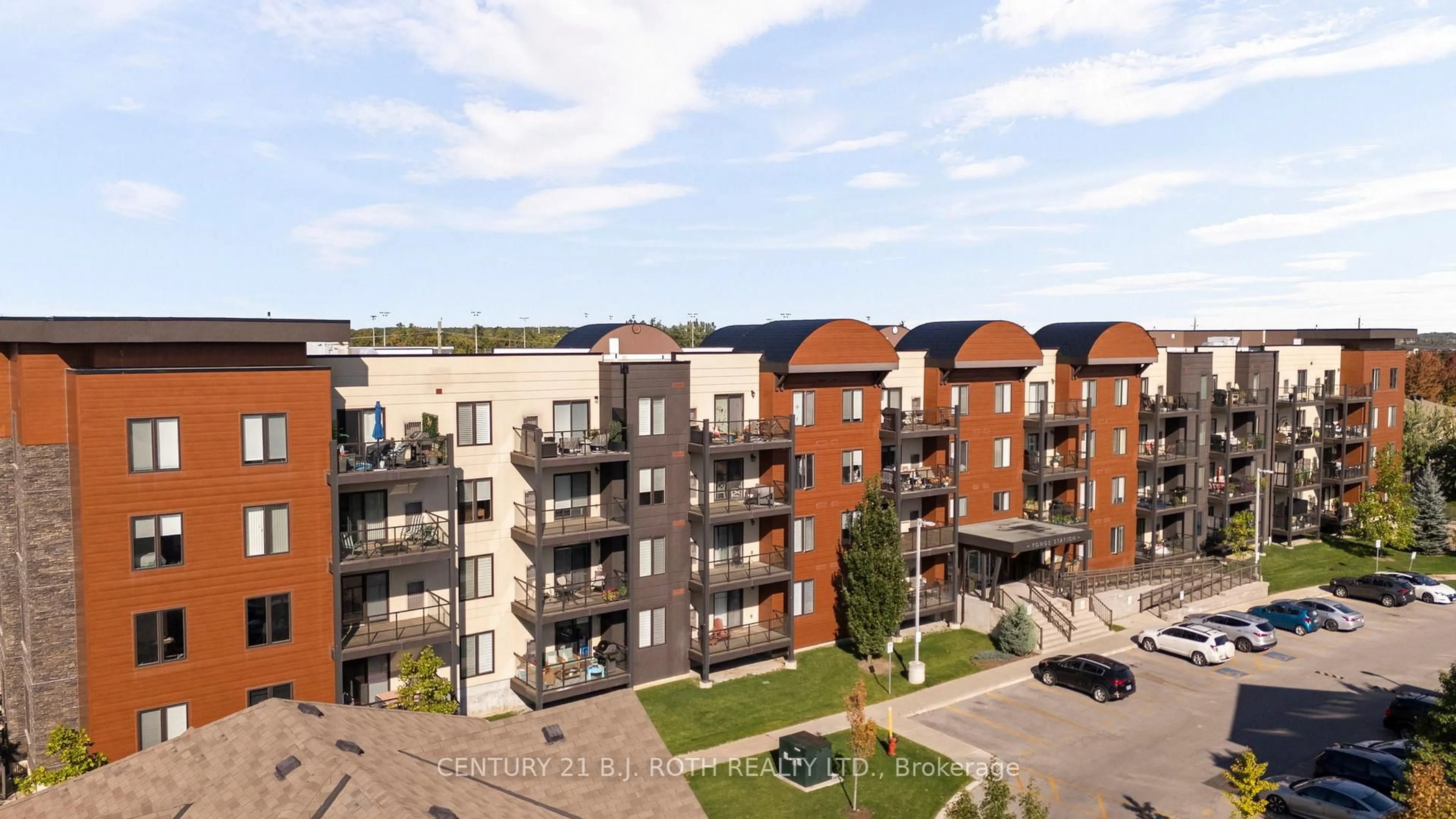 A pic from outside/outdoor area/front of a property/back of a property/a pic from drone, unknown for 720 YONGE St #218, Barrie Ontario L9J 0G9