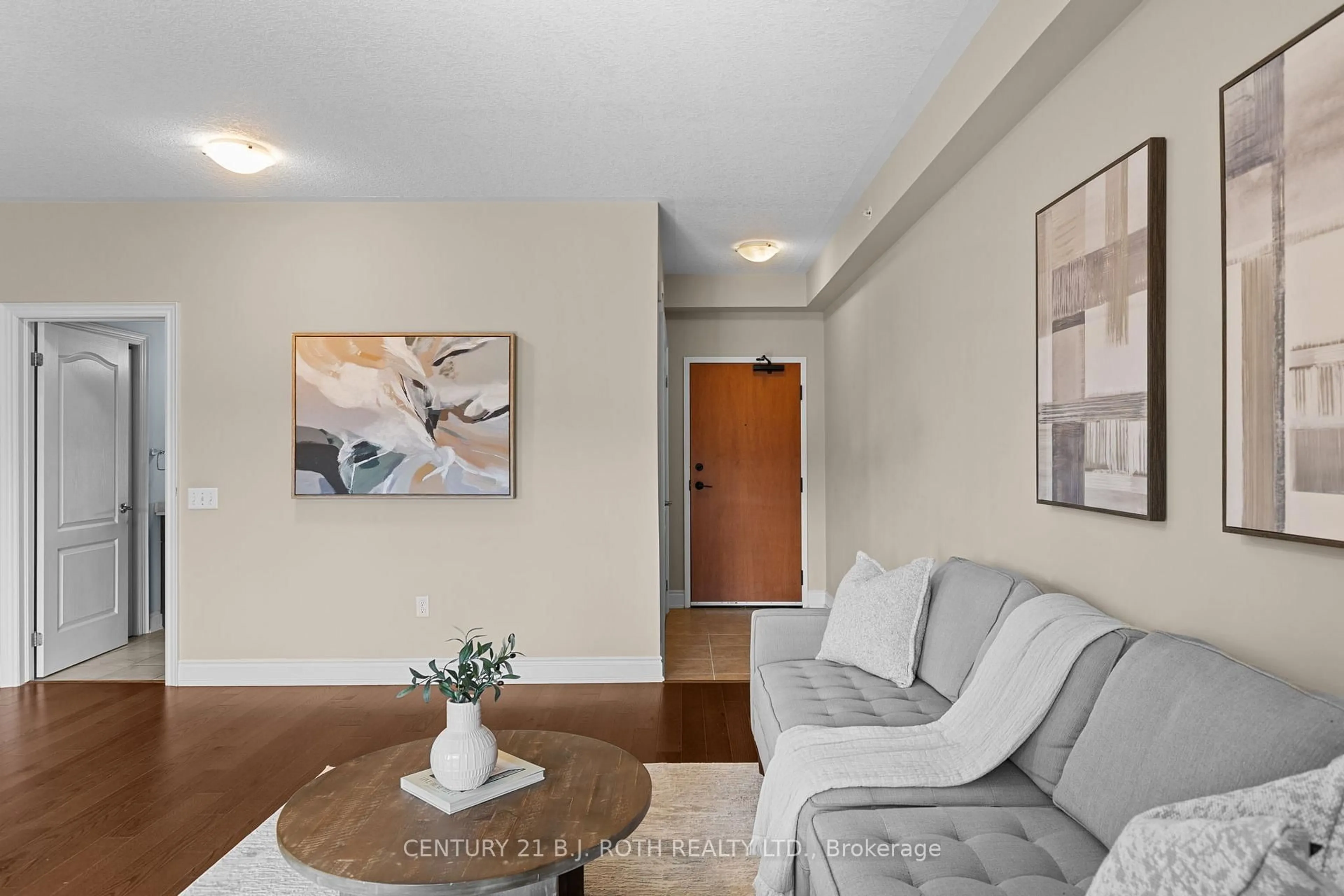 Living room with furniture, unknown for 720 YONGE St #218, Barrie Ontario L9J 0G9