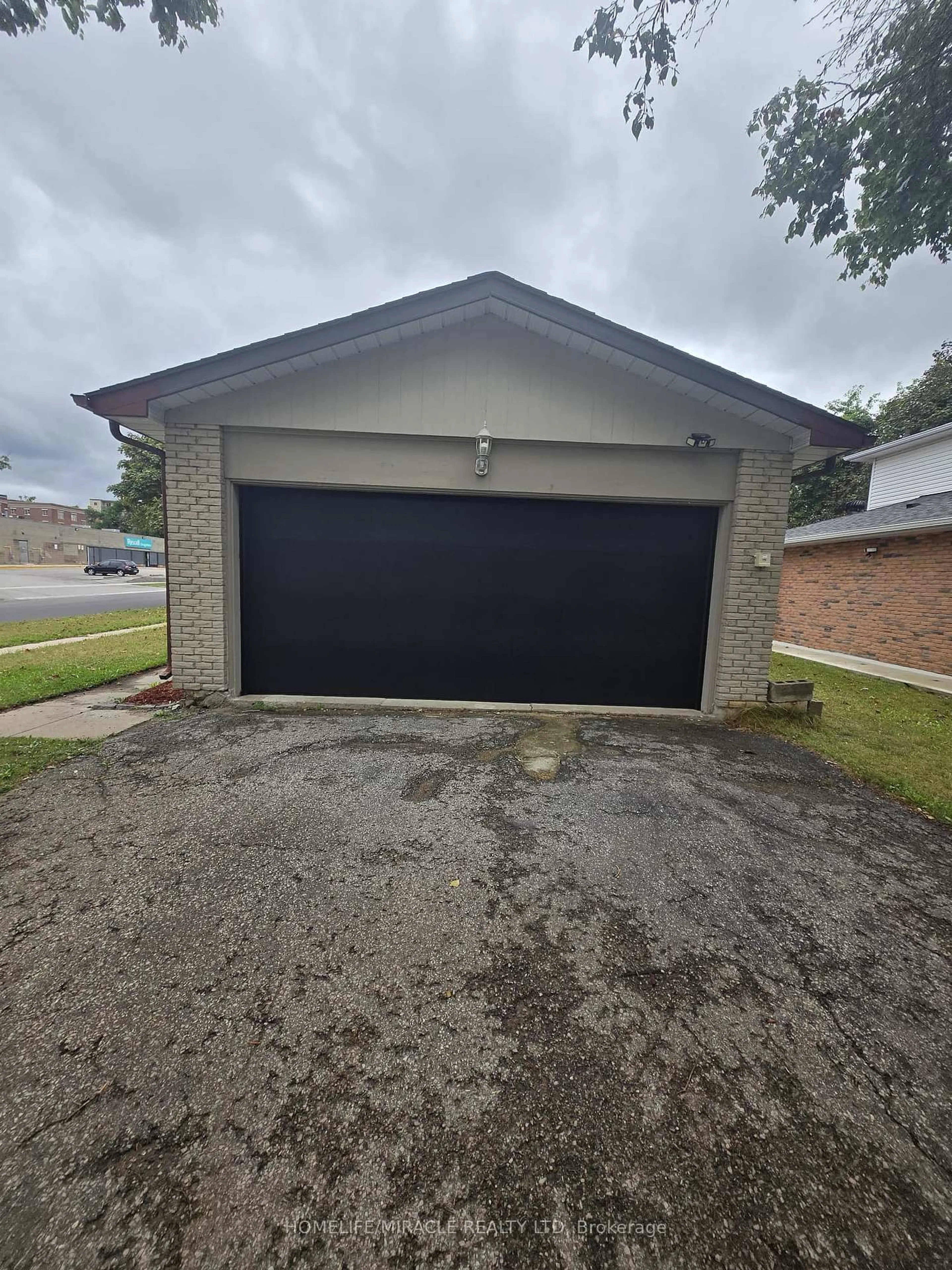 Indoor garage for 3 Sylvia St, Barrie Ontario L4M 5J3