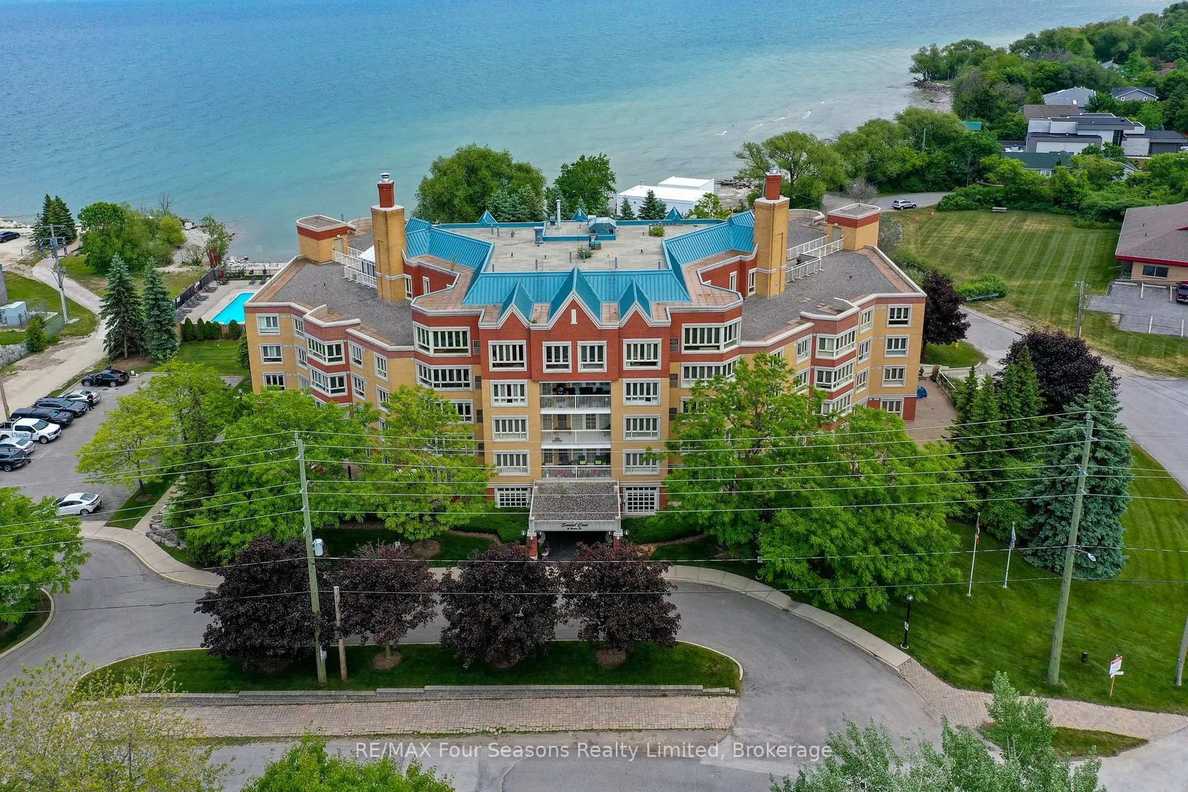 A pic from outside/outdoor area/front of a property/back of a property/a pic from drone, water/lake/river/ocean view for 16 Raglan St #104, Collingwood Ontario L9Y 4Y2